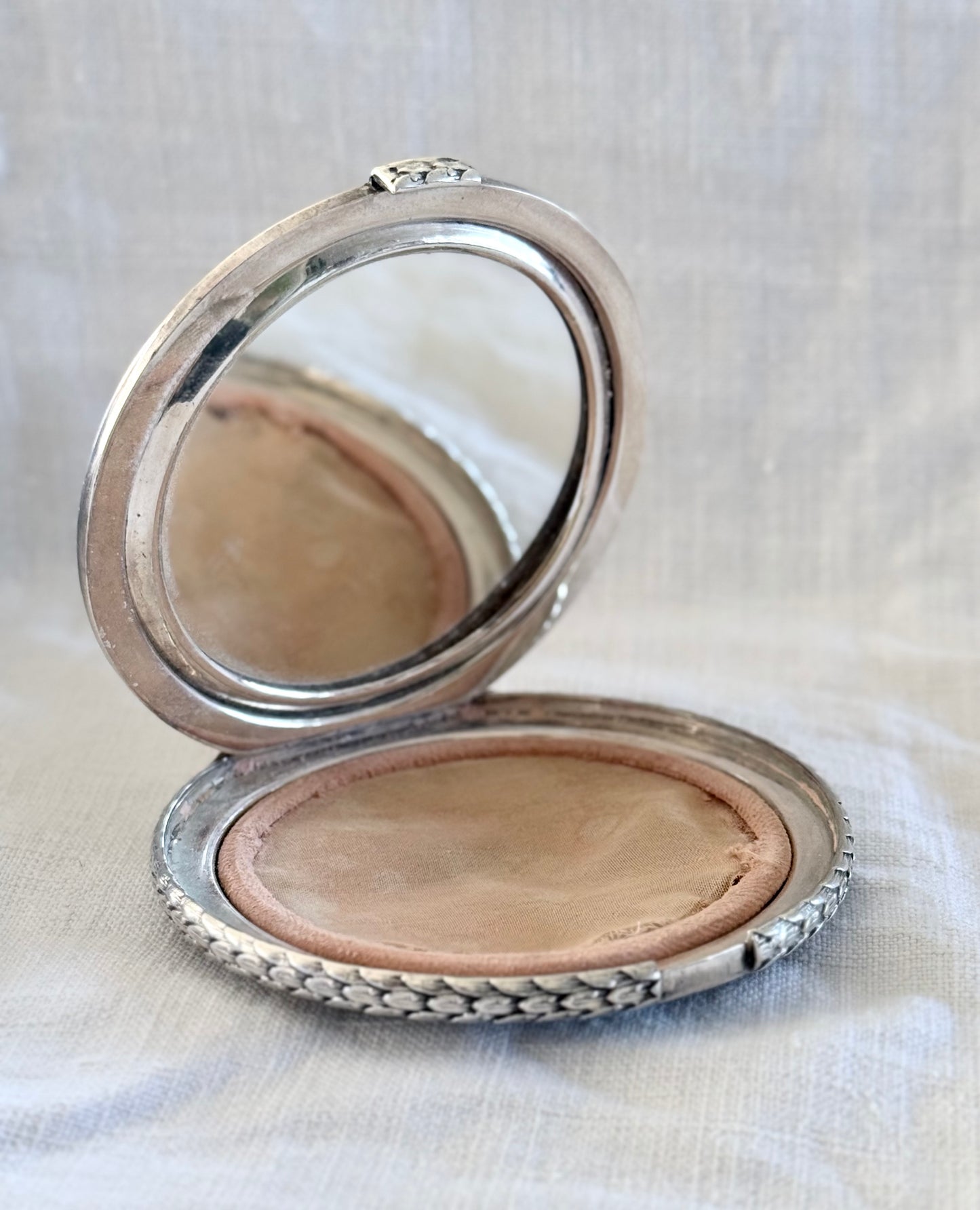 .1949 Solid Silver Art Deco revival exceptional quality hallmark Birmingham solid silver powder vanity compact