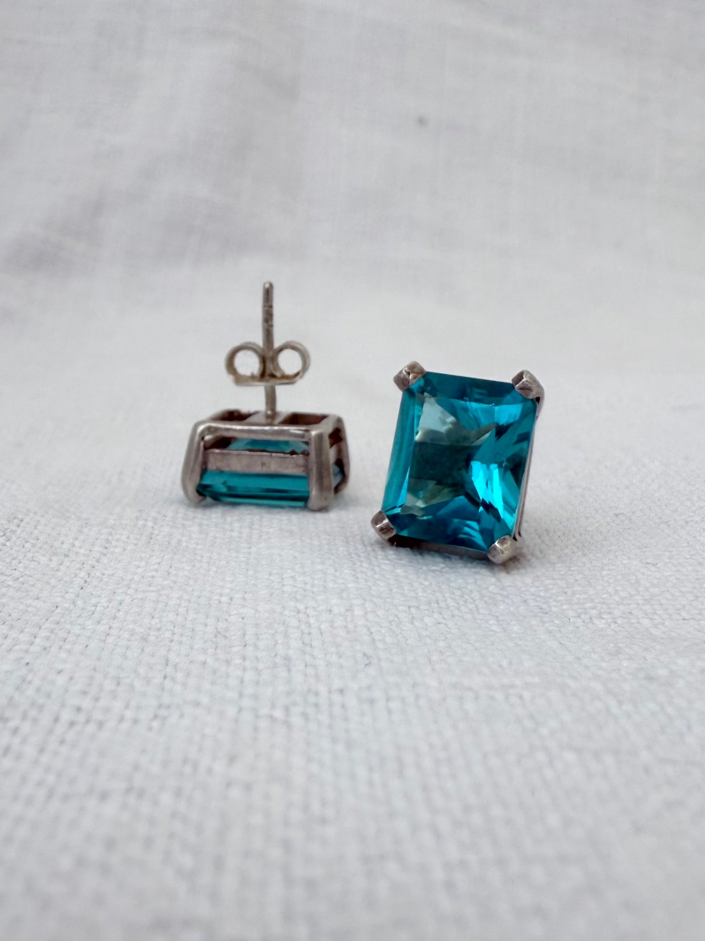 .925 1990s blue gemstone modernist large rectangular post stud modern sterling silver earrings