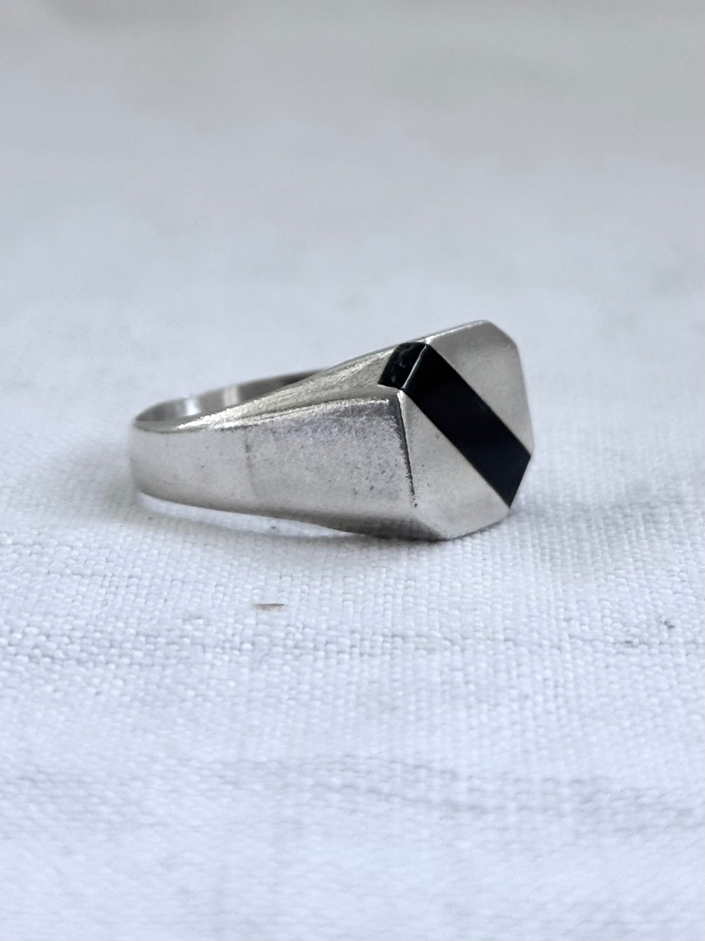 .2000s .925 modernist South African designer Onyx gemstone sterling silver signet geometric seal ring