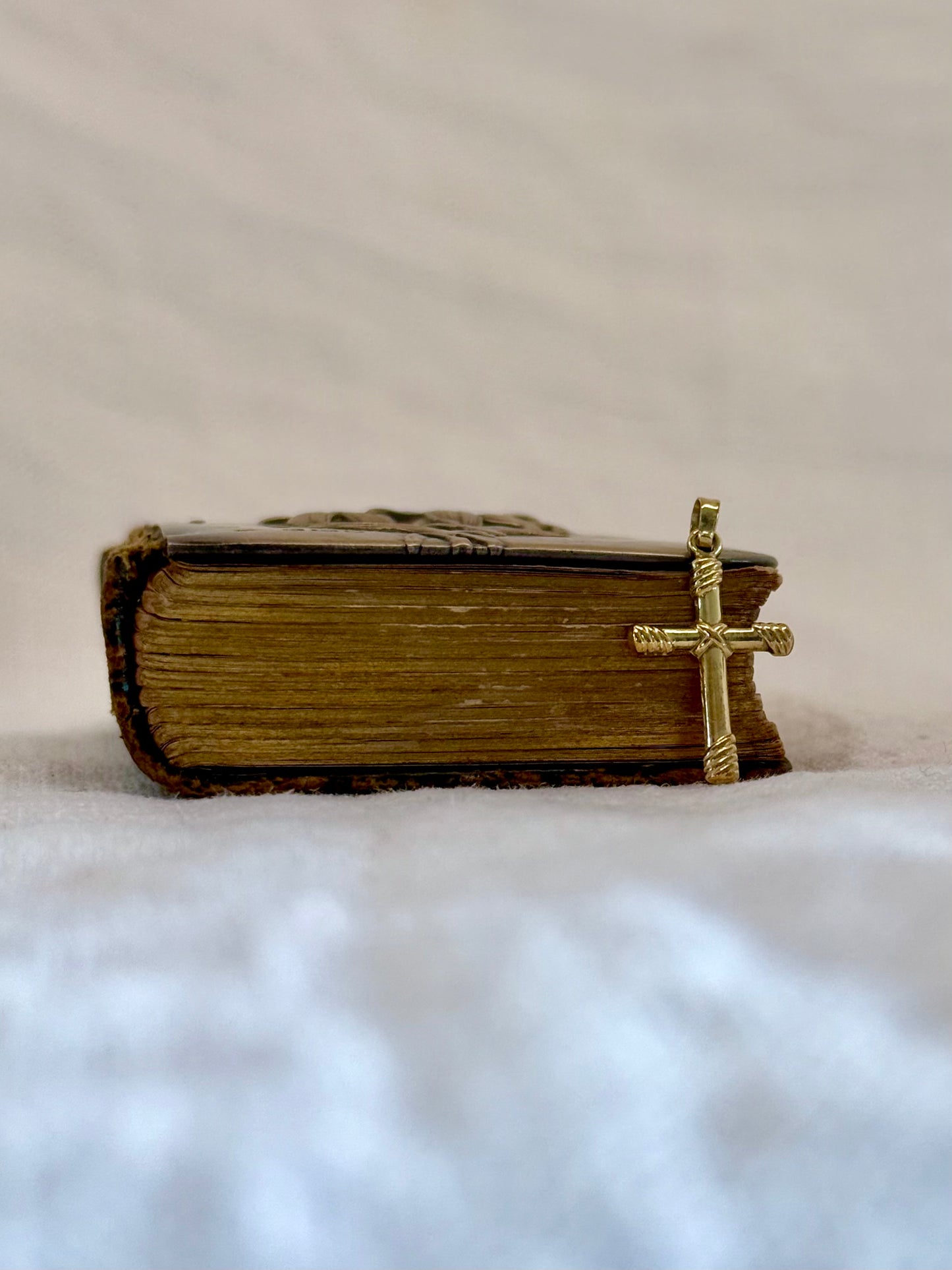 .375 cross pendant 9ct yellow gold faith token pendant
