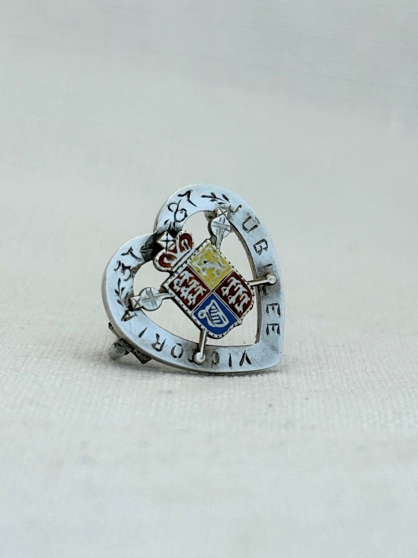 .1837 .1887 .925 antique Victorian sentimental heart Queen Victoria Golden 50 years silver British crest jubilee brooch