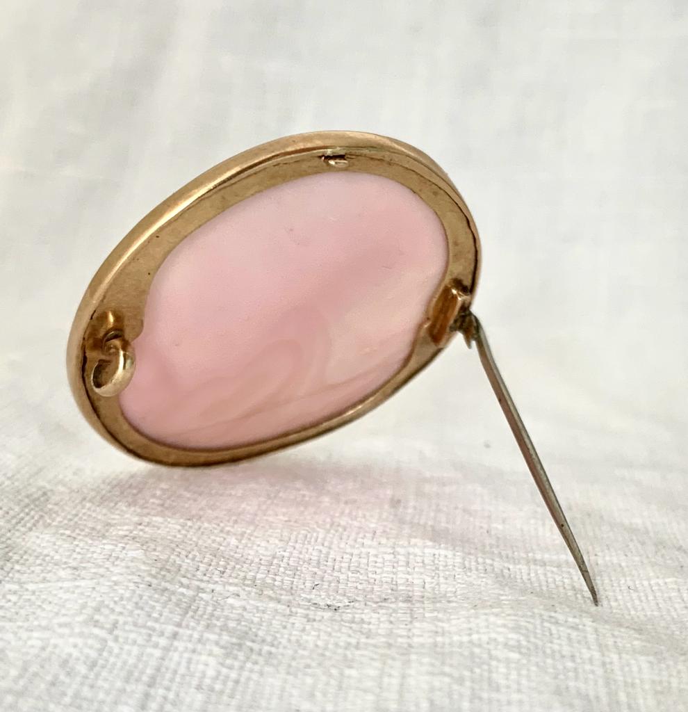 .1800s .375 .9ct antique early Victorian rose gold pink Queen Conch shell Greek Goddess large round cameo brooch