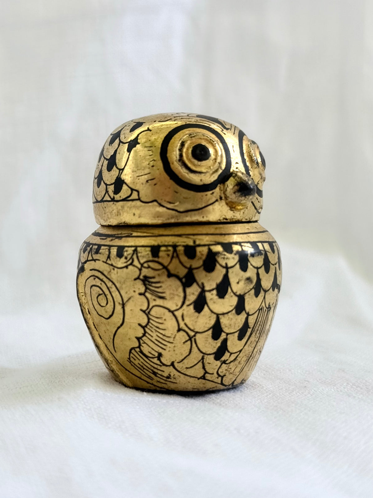 .1970s Burmese Chinese Black and Gold Lacquer sweetest Owl wooden trinket box