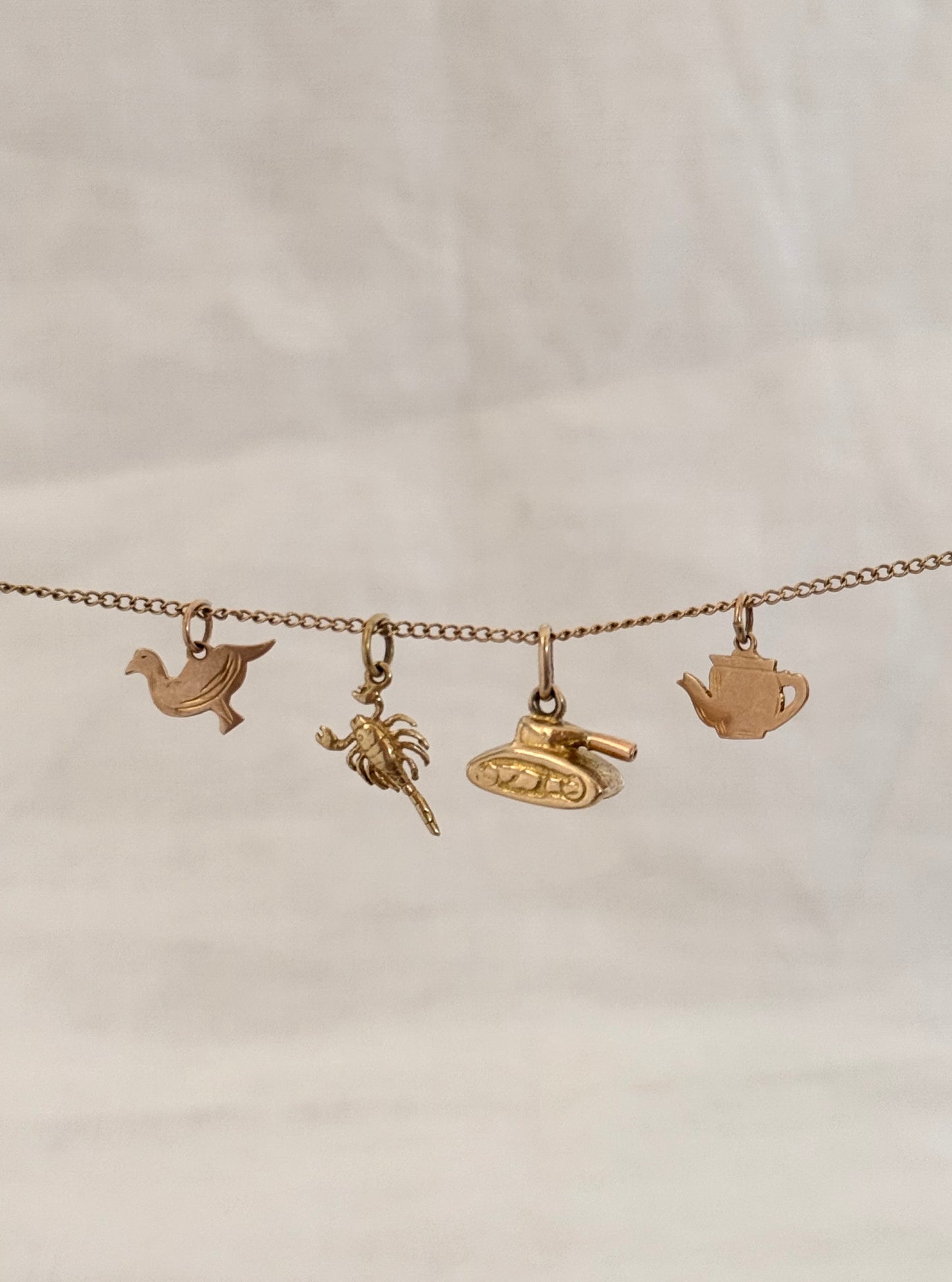 .375 .9ct gold duck figural bird solid gold charm pendant