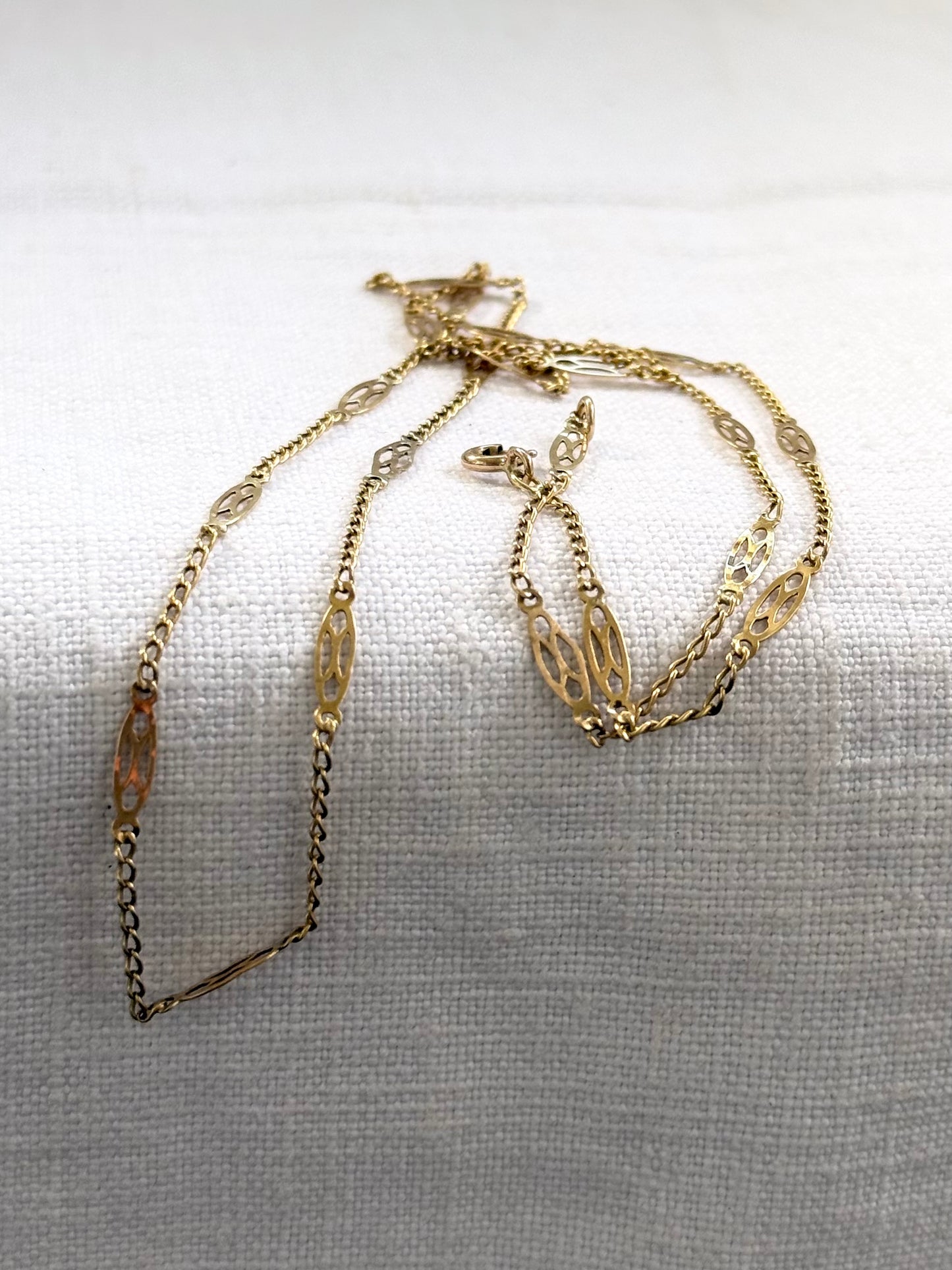 375 .58cm long .9ct gold delicious fancy navette form and curb link gold chain necklace