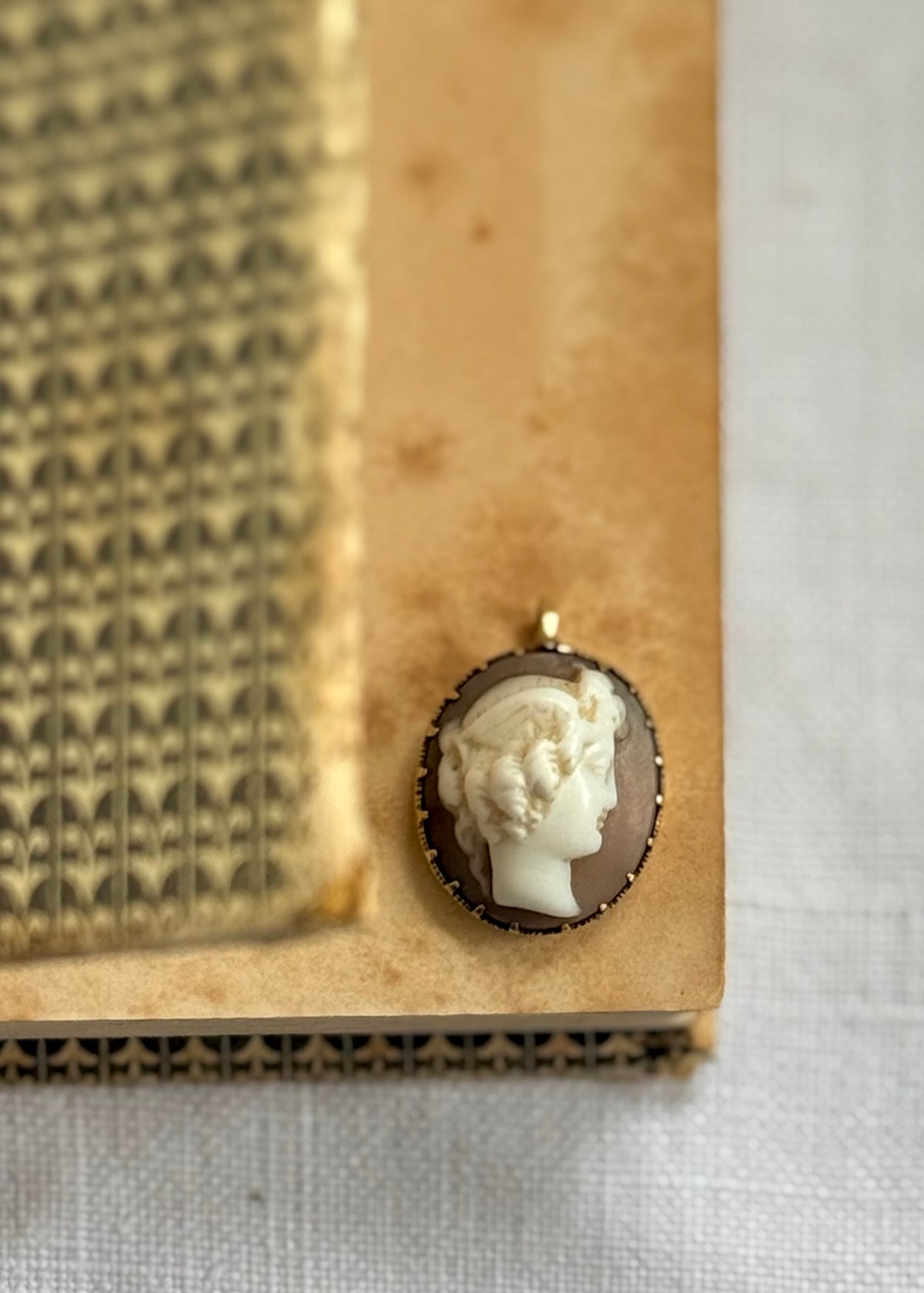 .1840s .1850s antique .18ct .20ct bright gold rare high relief Grecian aquiline dame hand carved true antique cameo pendant