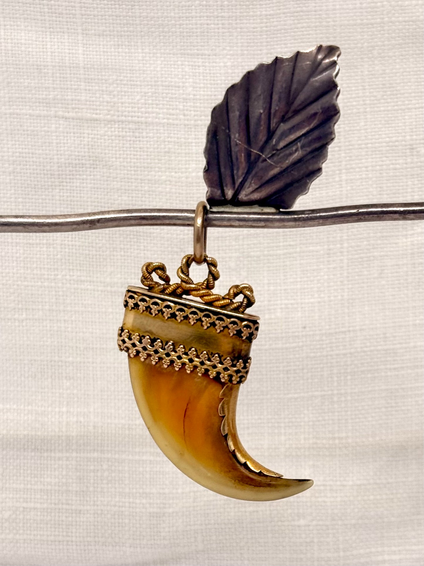 .14ct .1800s antique collectors Baroque Etruscan revival yellow gold early Victorian fine gold tiger lion claw pendant