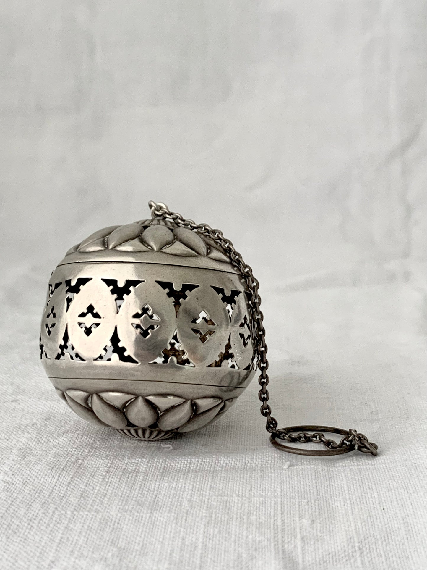 .900 1880s 1890s Anglo Indian fine silver large tea ball infuser rare solid fretted silver Victorian antique spherical tea leaf infuser ball