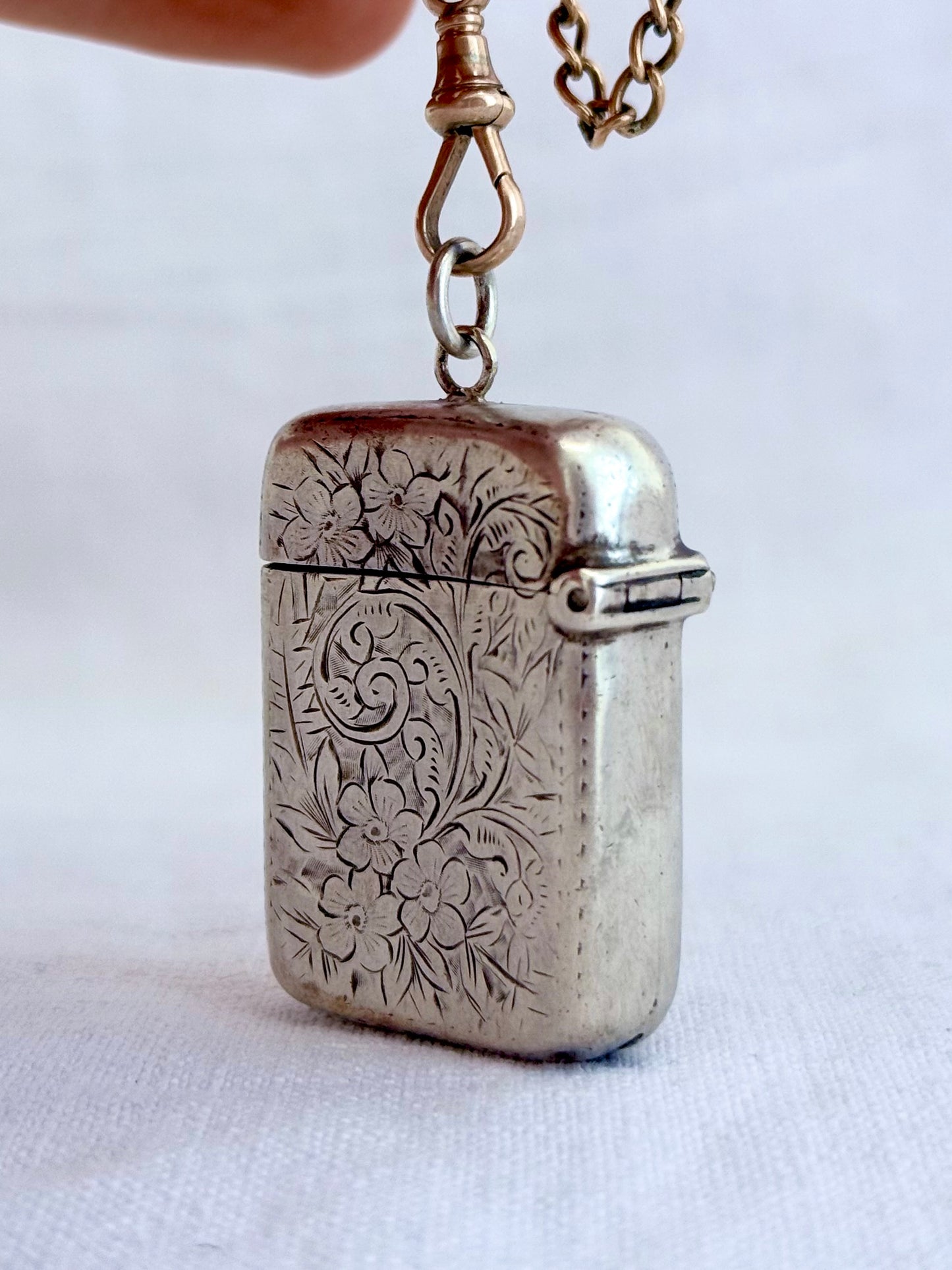 .1903 .925 antique Chester hallmarked small Edwardian ivy leaf sterling silver Vesta Match case Match safe pendant locket