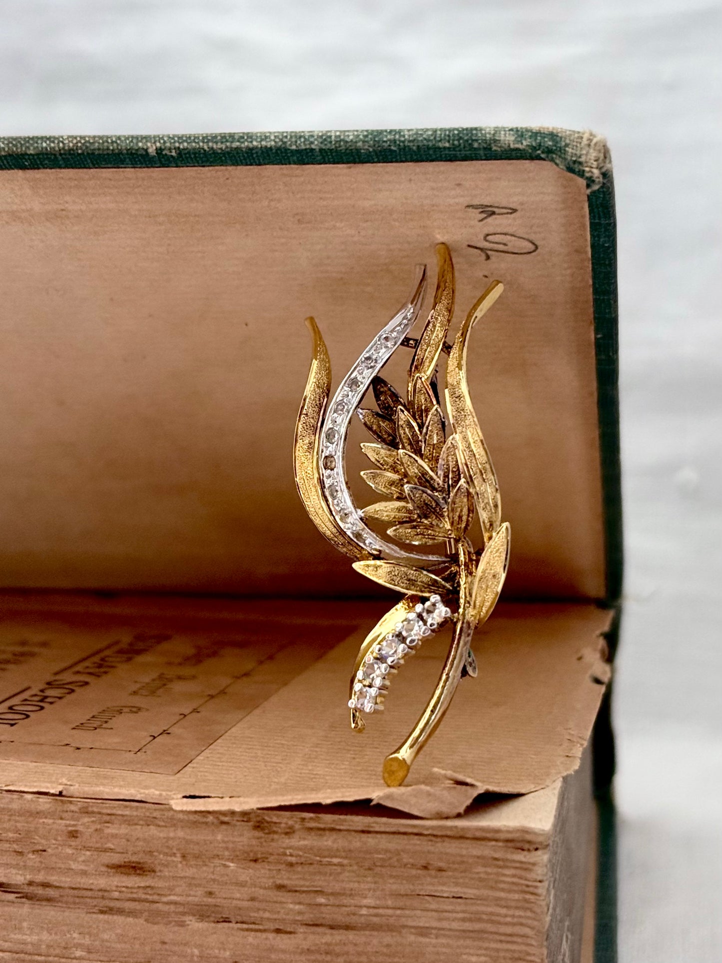 .1940s .1950s revival gold Wheat sheath and Leaf diamond paste spectacular costume gold metal costume dress brooch