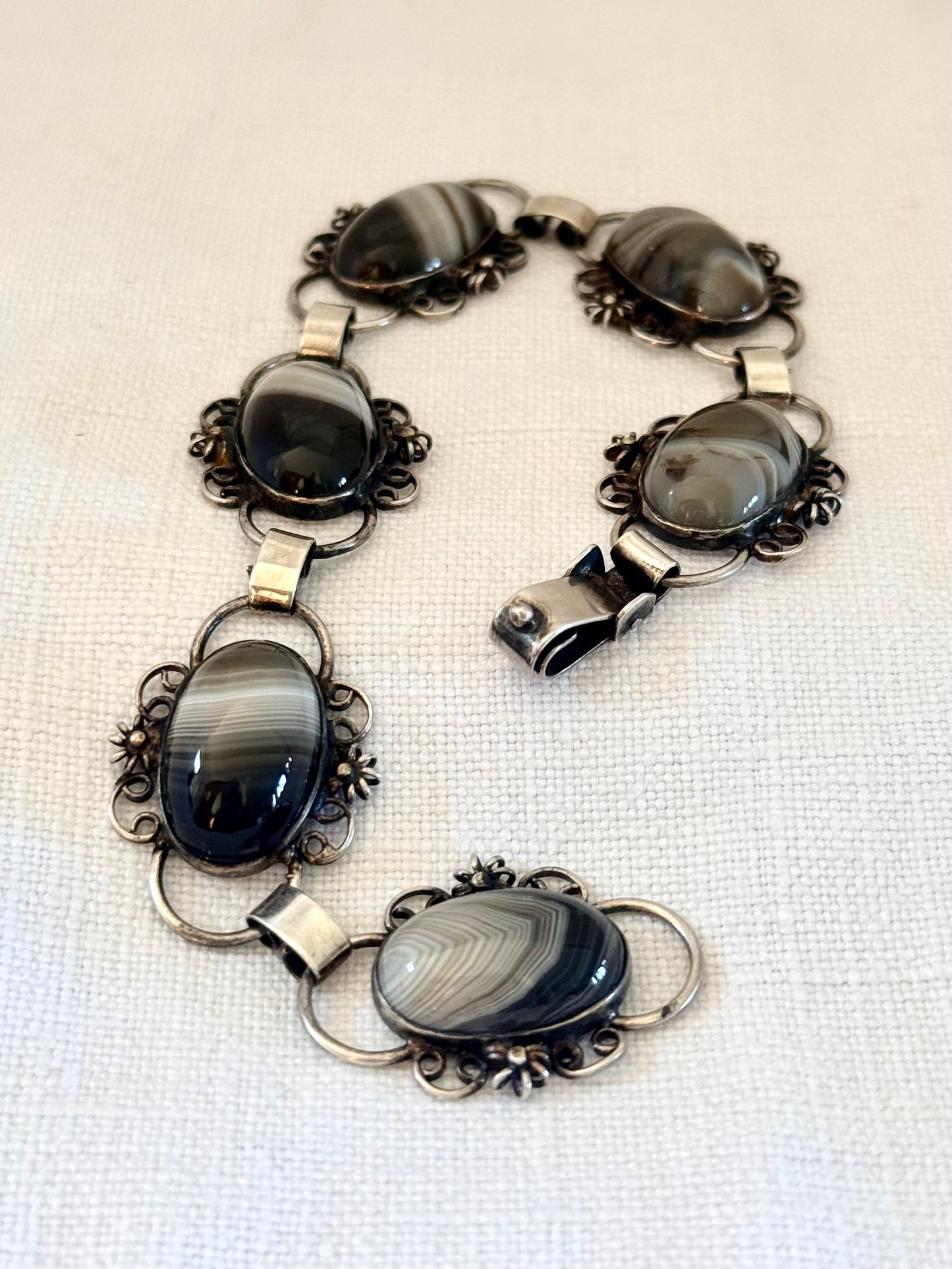 .1950s .1960s .6 Agate gemstone .925 silver artisan made Botswana Agate cabochon bracelet