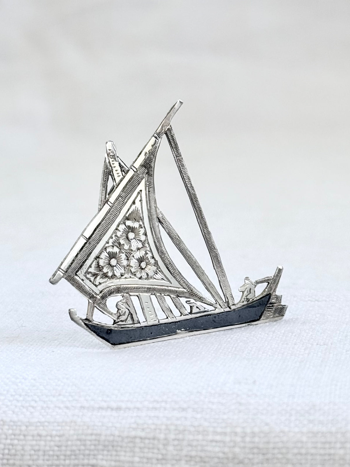.1950s .925 Niello enamel floral engraved sailing boat brooch