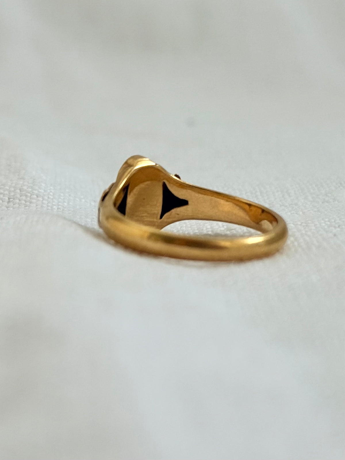 .18ct gold .1890s .1900s .750 Art Nouveau antique blister pearl natural pearl Ivy leaf romantic heirloom high carat gold treasure ring.