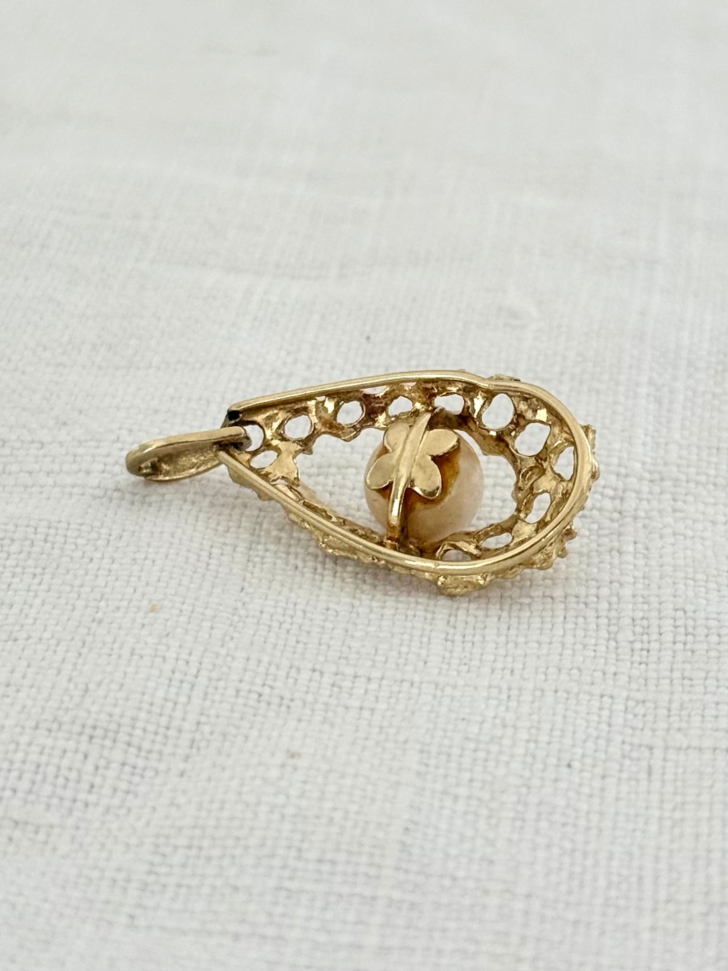 .10ct .1960s .1970s Brutalist style white pearl .416 yellow gold modernist teardrop luxury pearl drop pendant