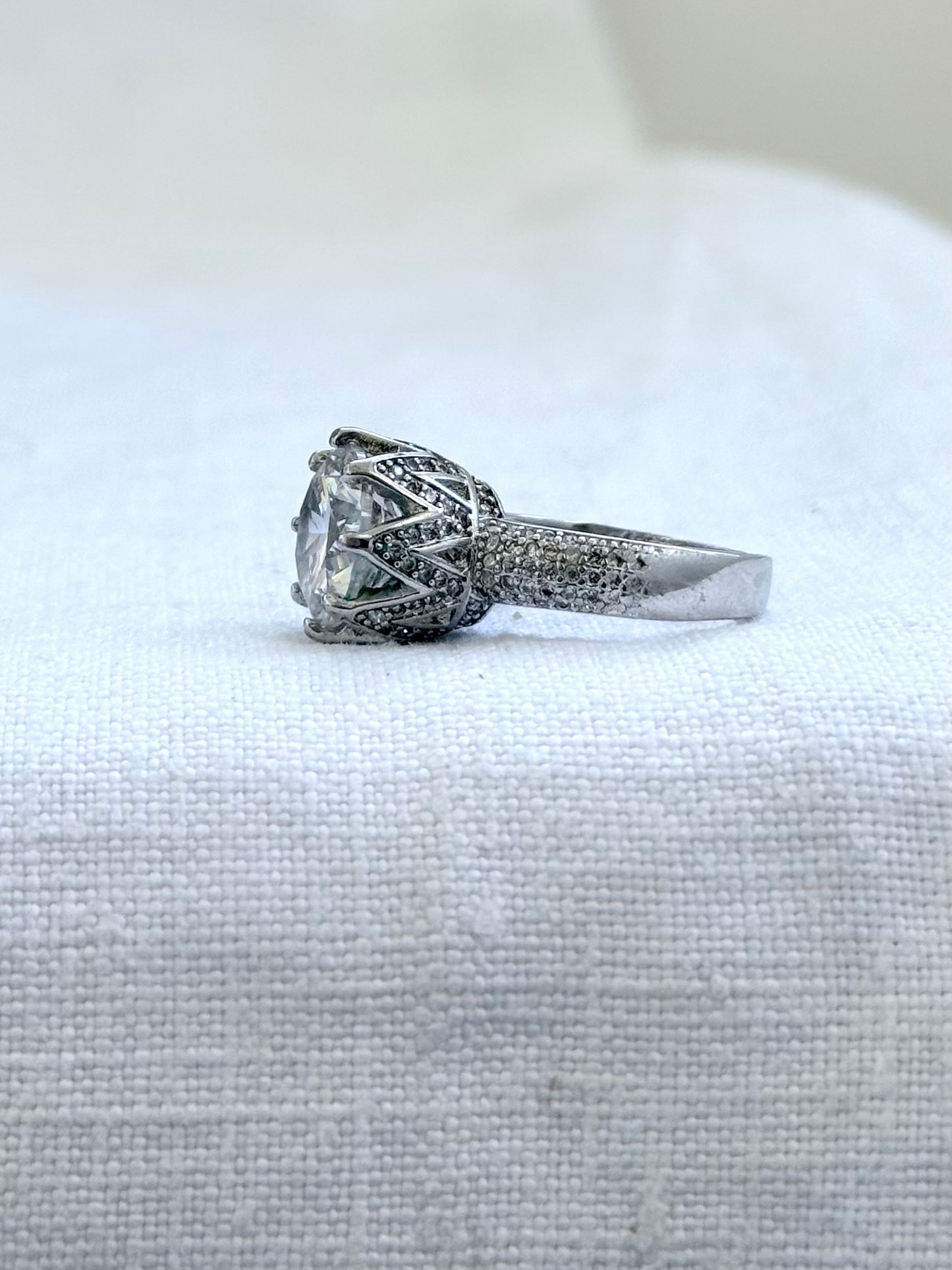 .1950s revival .925 architectural large flower silver beautiful modernist diamanté clear stone high rise pave set geometric large cocktail dress ring