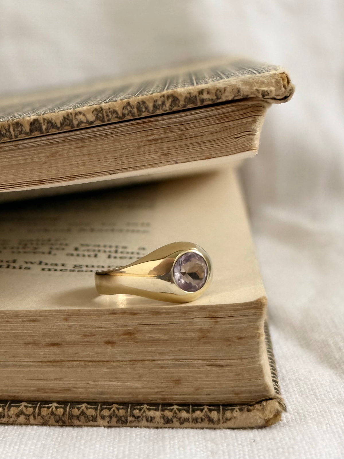 .1970s .375 .9ct Amethyst gemstone modernist 9ct gold classic signet unisex gypsy romantic purple gemstone gold pinky ring