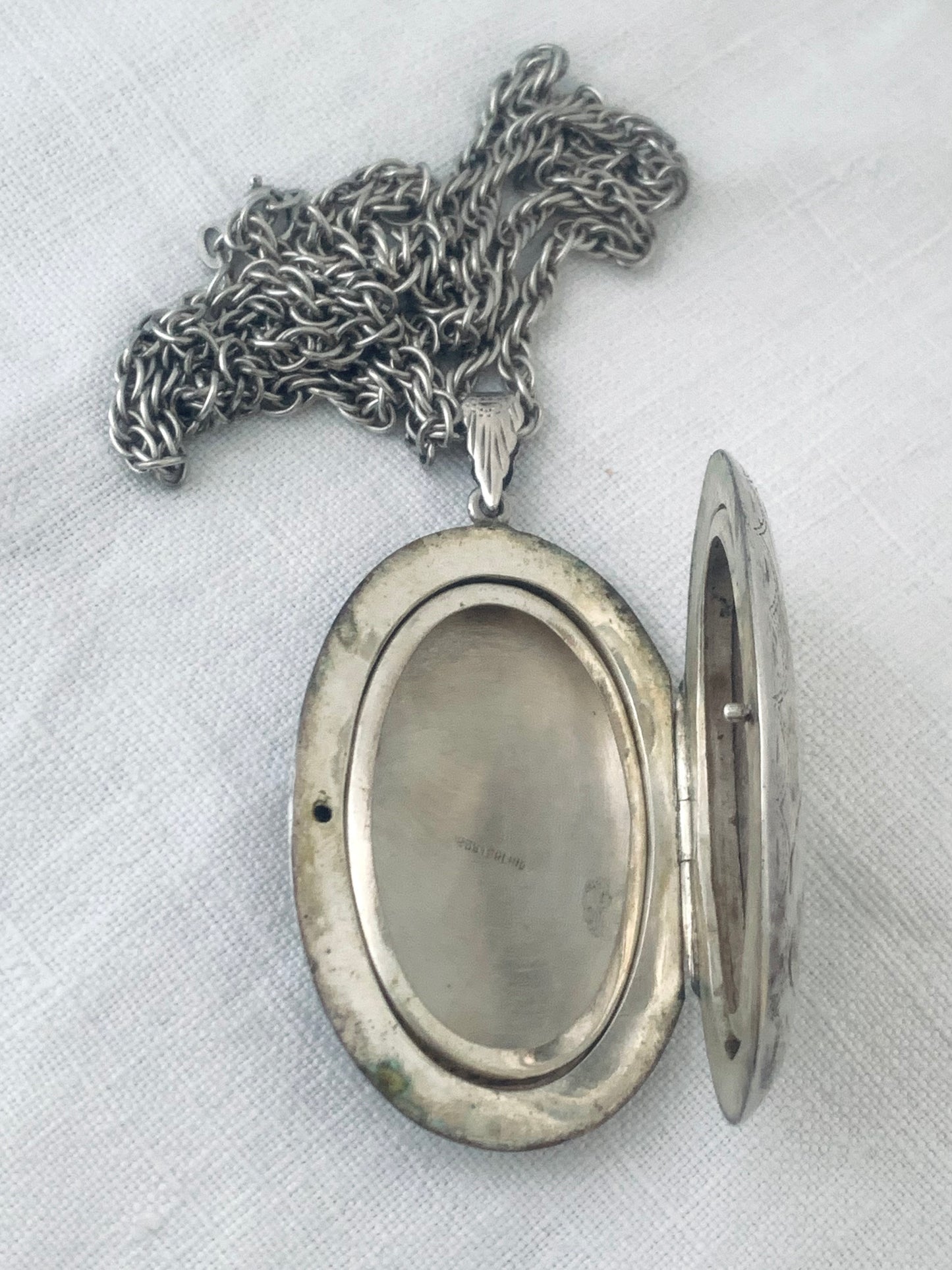 1980s 925 sterling silver super large oval photo locket with 61cm silver chain necklace