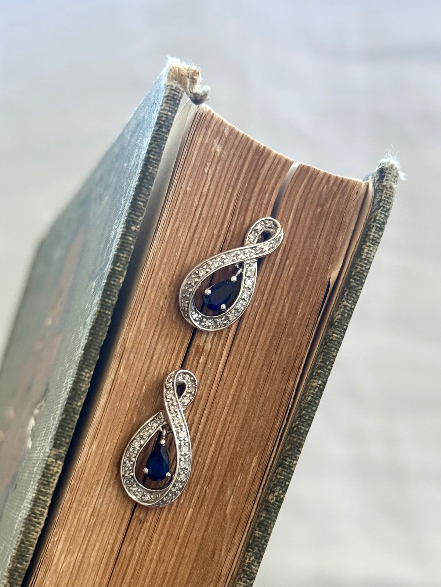 .375 .42 diamond .2 sapphires .9ct white gold infinity teardrop luxury post stud dangle diamond and sapphire push in earrings