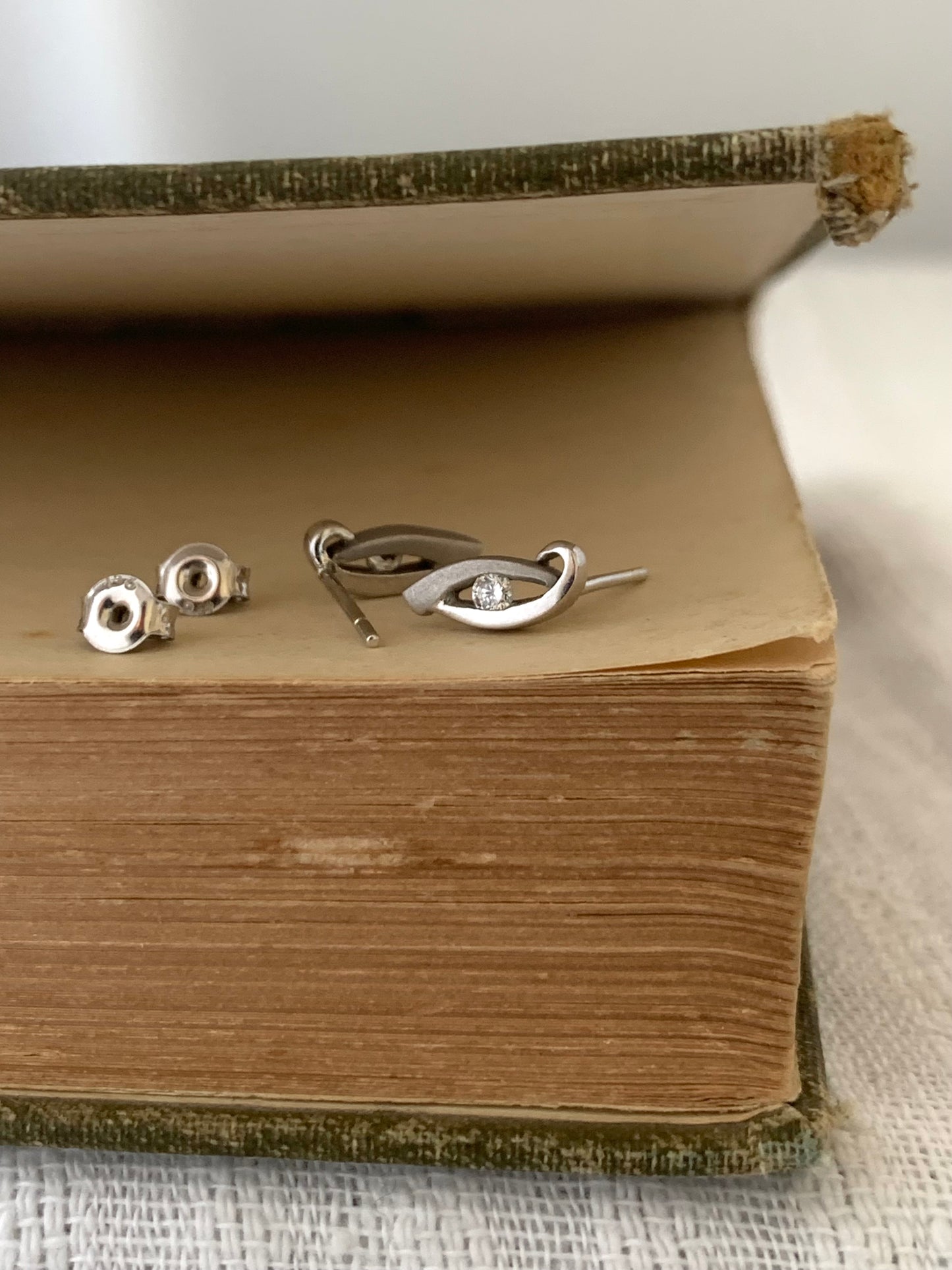 375 0.1ct Diamond and white 9ct gold fancy eye of horus diamond post stud push in earrings