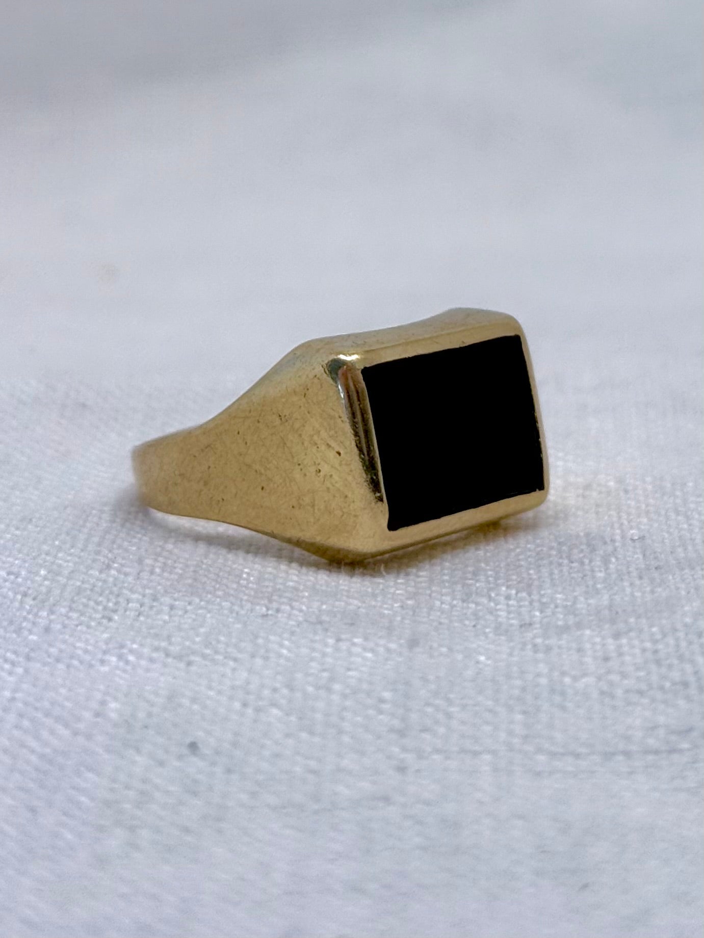 .1970s .375 .9ct black onyx modernist rectangular signet seal gold heirloom unisex gold gemstone ring