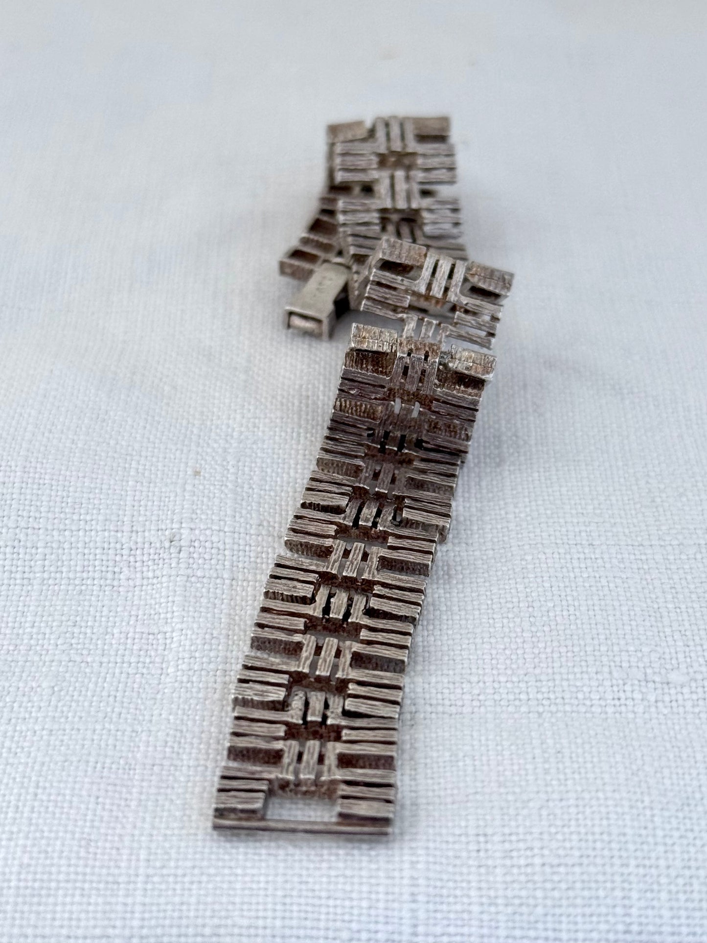 .1950s .925 Brutalist silver rectangular hinged segment silver bracelet