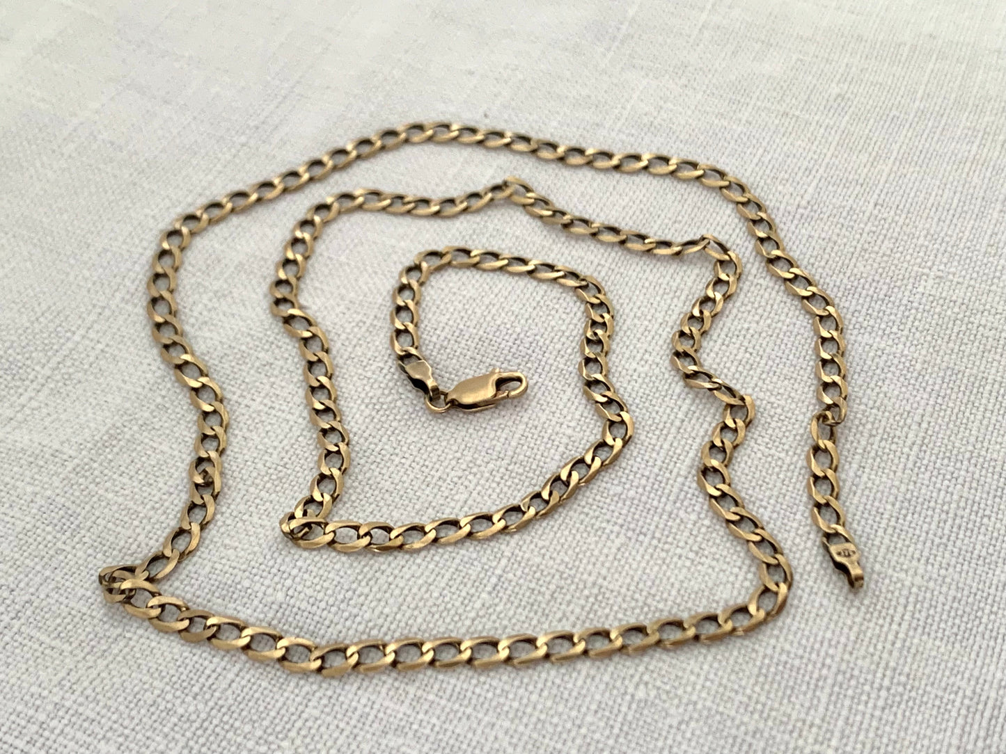 .1970s .375 .9ct gold luxurious retro perfect yellow gold curb link chain 4mm wide curb chain 9k gold 62cm long necklace