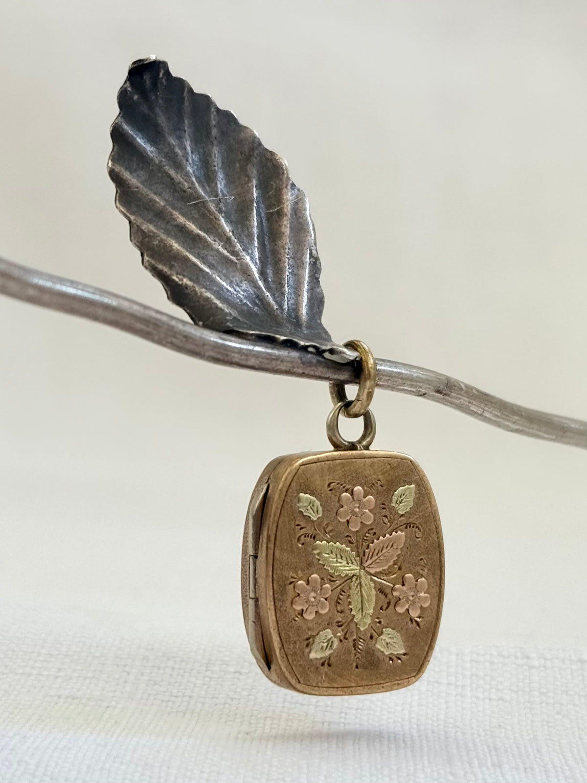 .18ct .1900s antique Belle Epoque French gold fine hand pierced Yellow Green Red Gold flower decal overlay locket pendant