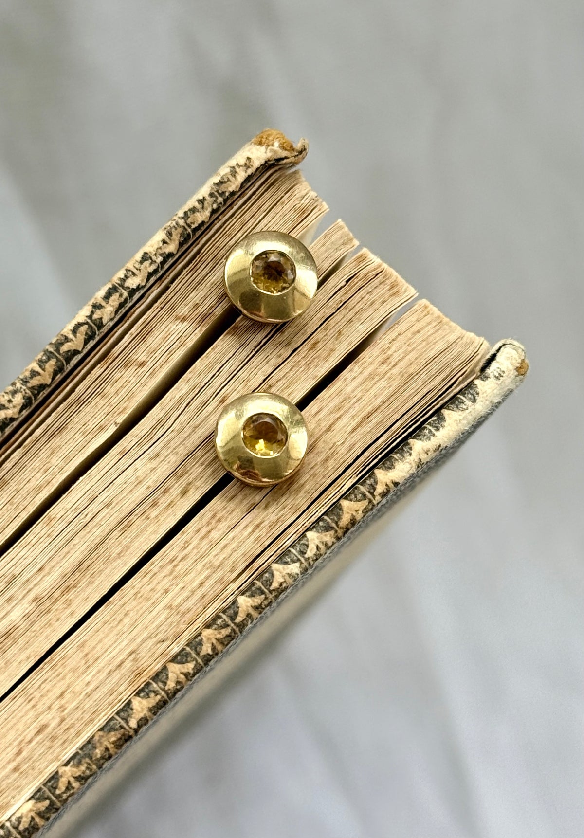 .375 .9ct gold Citrine gemstone modernist luxury yellow gold post stud earrings