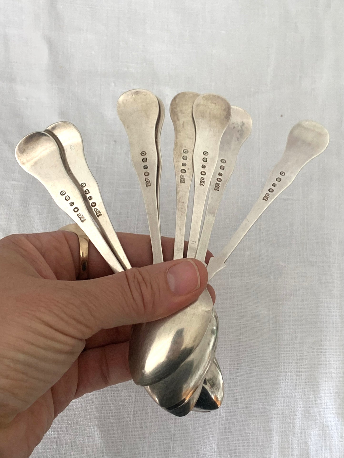 .925 1870 hallmark sterling silver Scottish Scotland Edinburgh collectors silver King’s Pattern 8 teaspoon set with JH monogram.