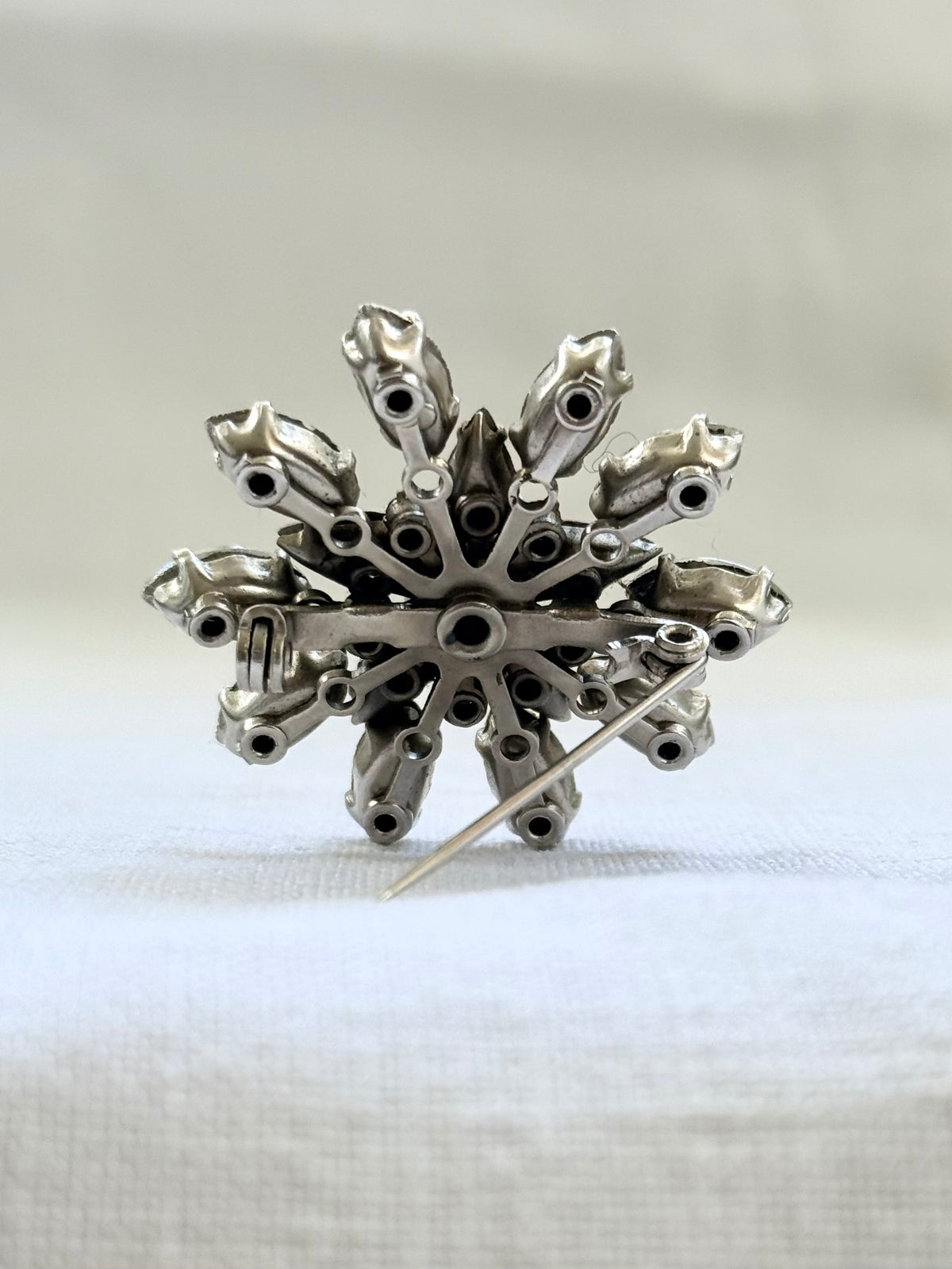 .1940s .1950s Celestial star clear flower crystal paste dress star burst costume brooch pin