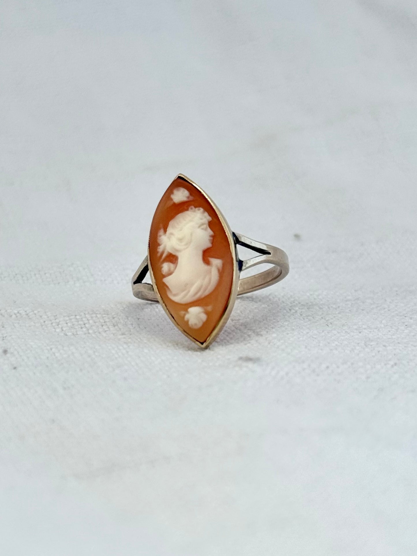 .1910s .375ct gold antique Edwardian era Marquise cut cat eye shaped Cameo shell 9ct gold dress ring