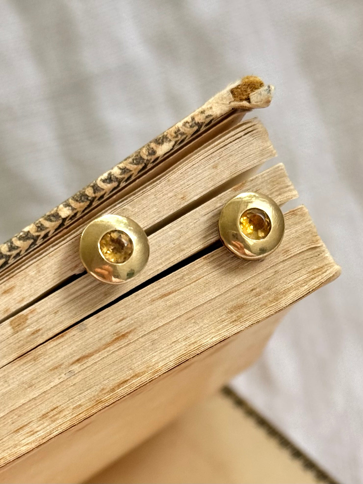 .375 .9ct gold Citrine gemstone modernist luxury yellow gold post stud earrings