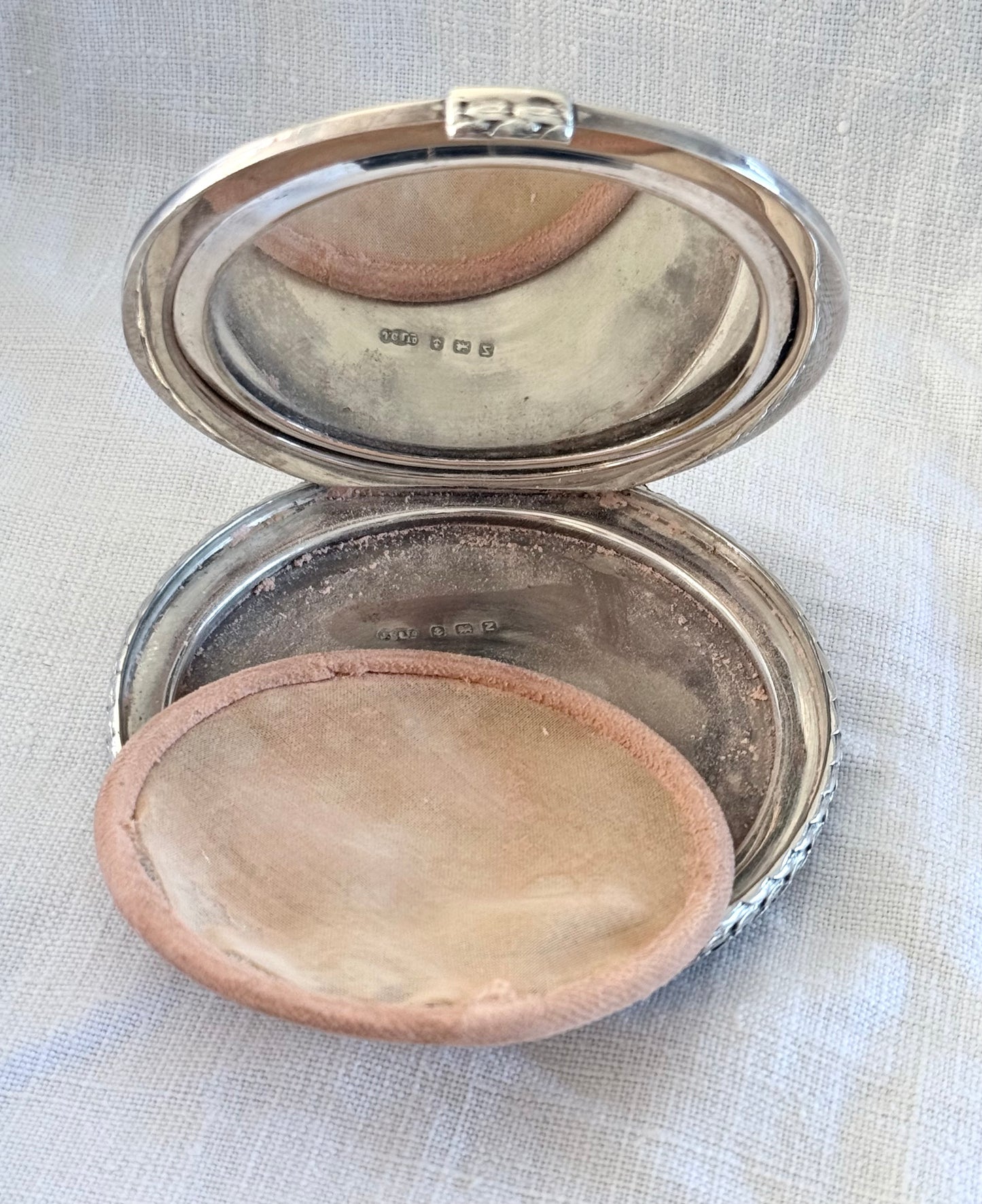 .1949 Solid Silver Art Deco revival exceptional quality hallmark Birmingham solid silver powder vanity compact