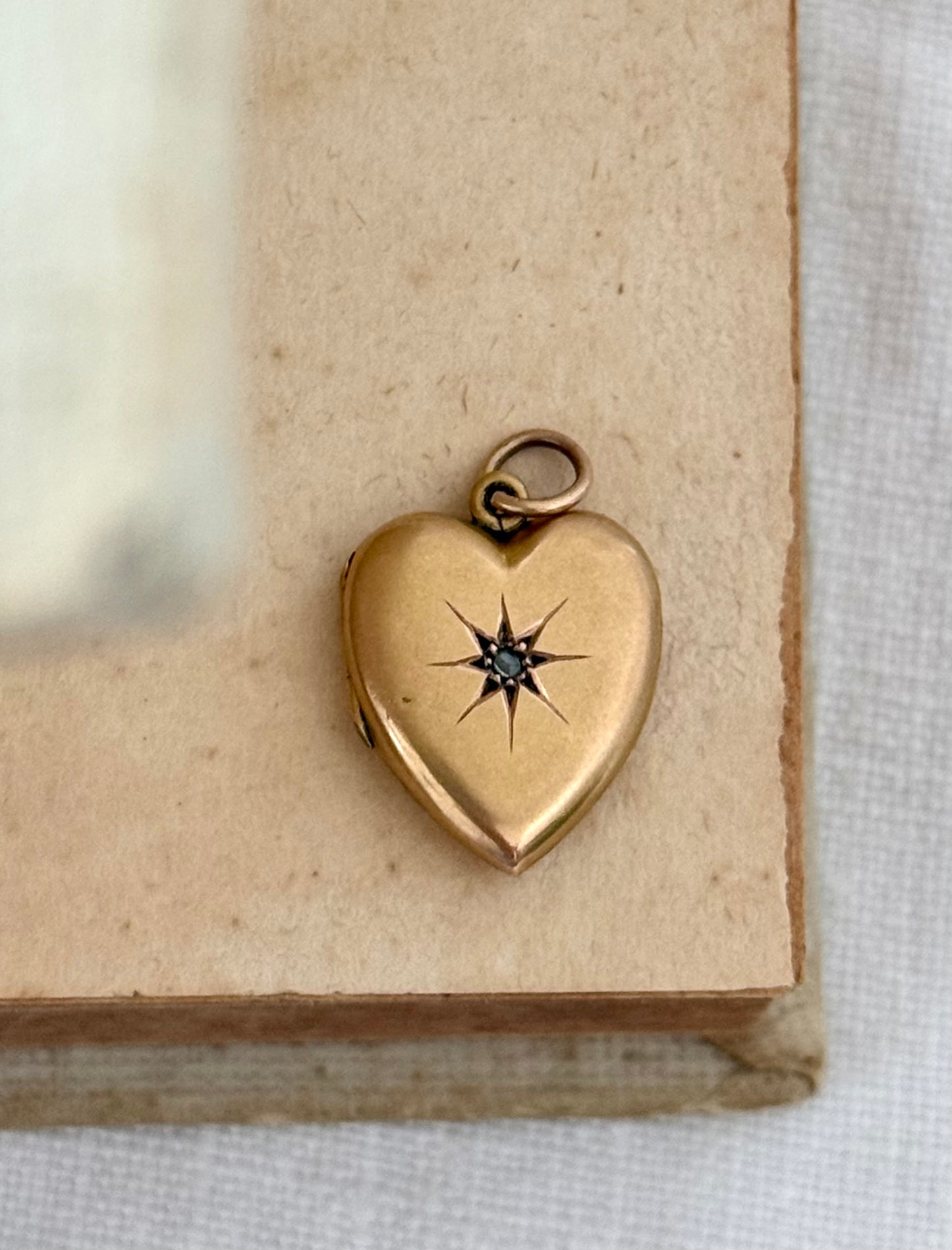 .1900s .9ct antique Art Nouveau diamond starburst desired Edwardian gold heart sweetheart locket