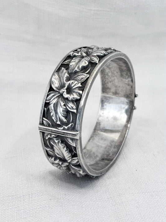 .1930s .1940s Daffodil bouquet floral Victorian revival German sterling silver romantic flower cuff clasp bangle