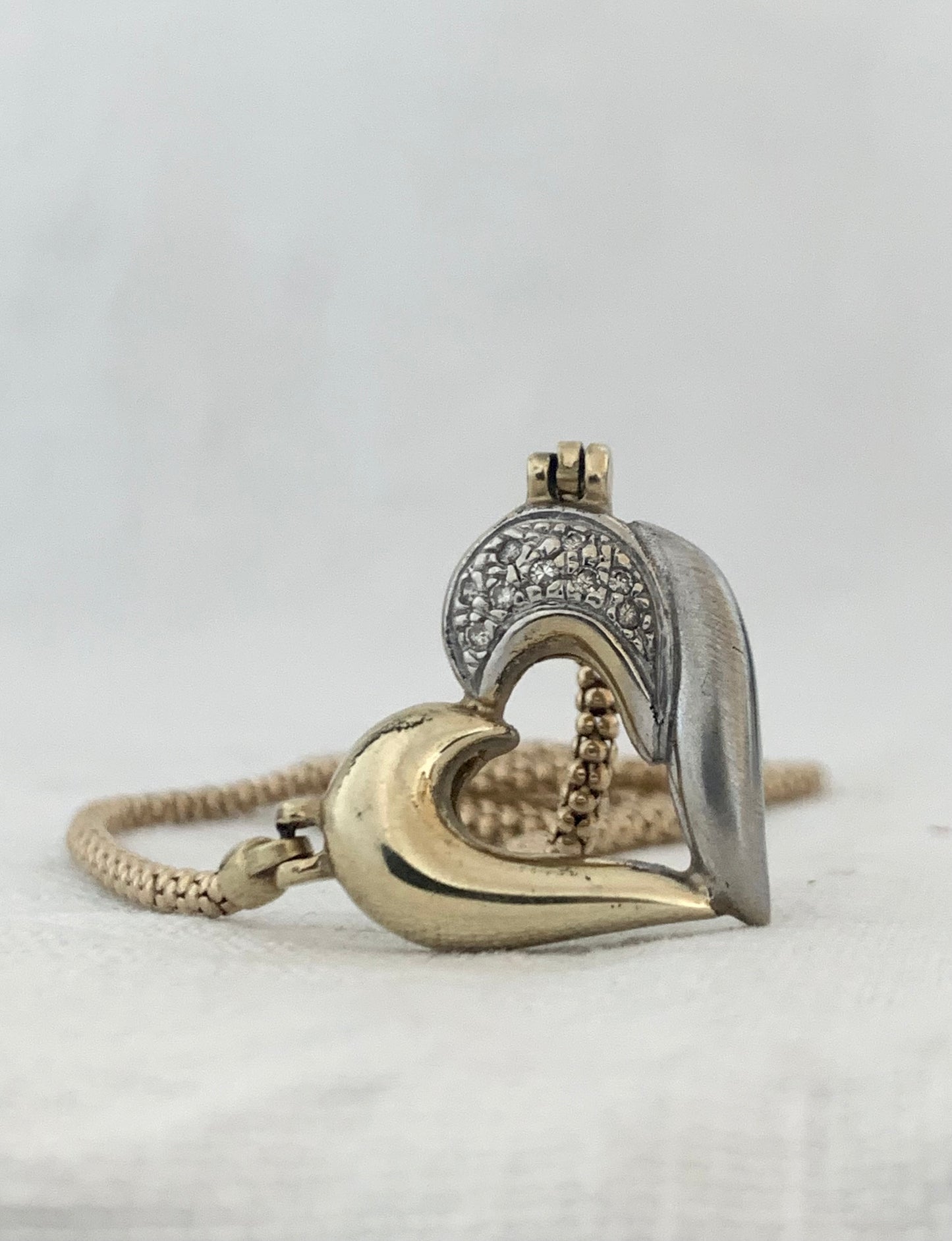 .1980s .375 9ct gold Classic retro modernist Diamond heart love token necklace