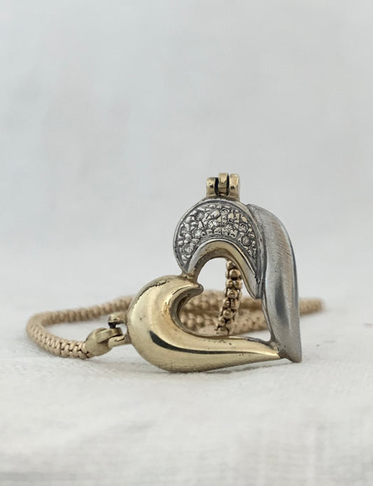 .1980s .375 9ct gold Classic retro modernist Diamond heart love token necklace
