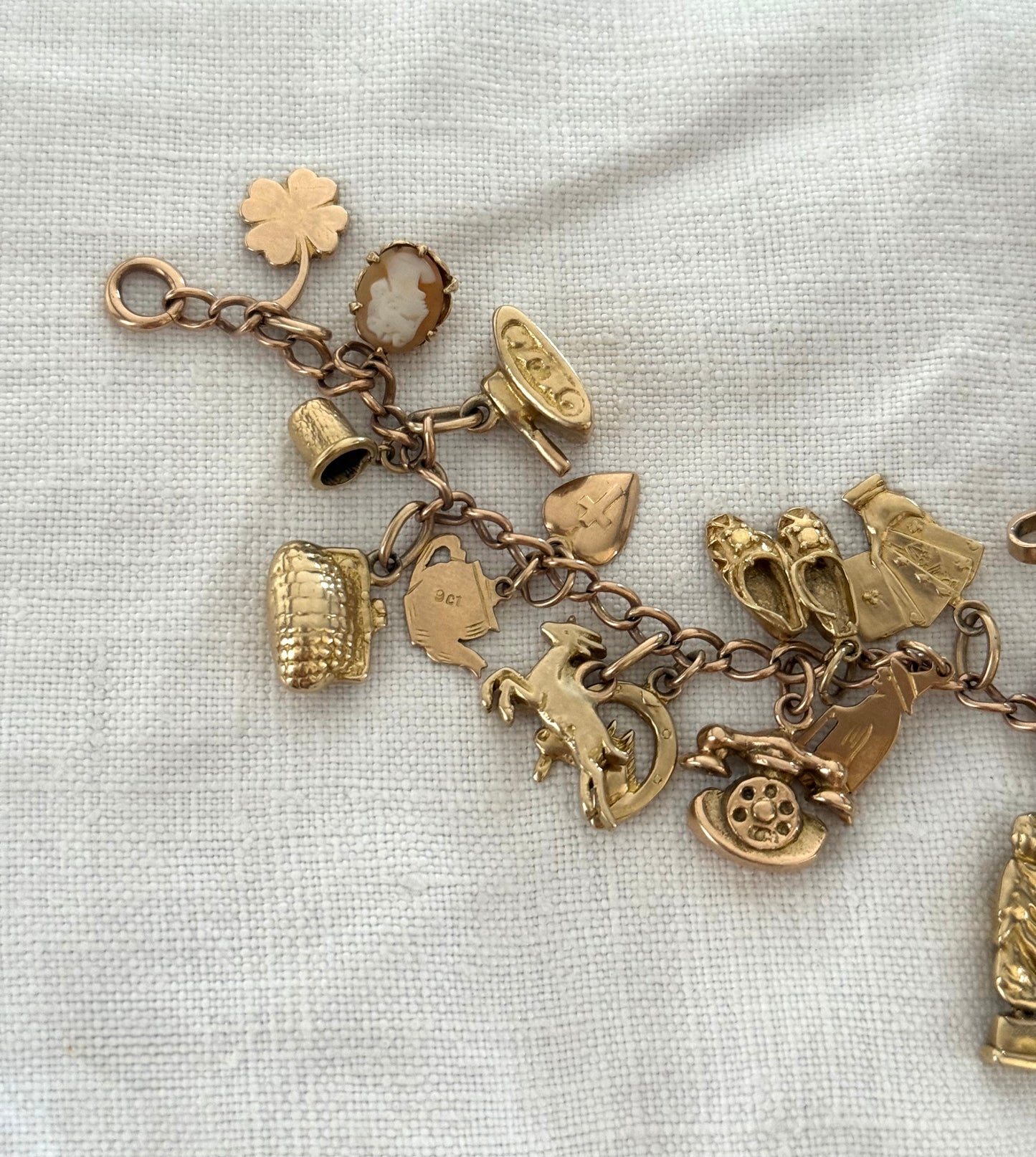 .1970s .1980s .23 charm solid .375 .9ct gold modernist keepsake luxury heirloom charm bracelet