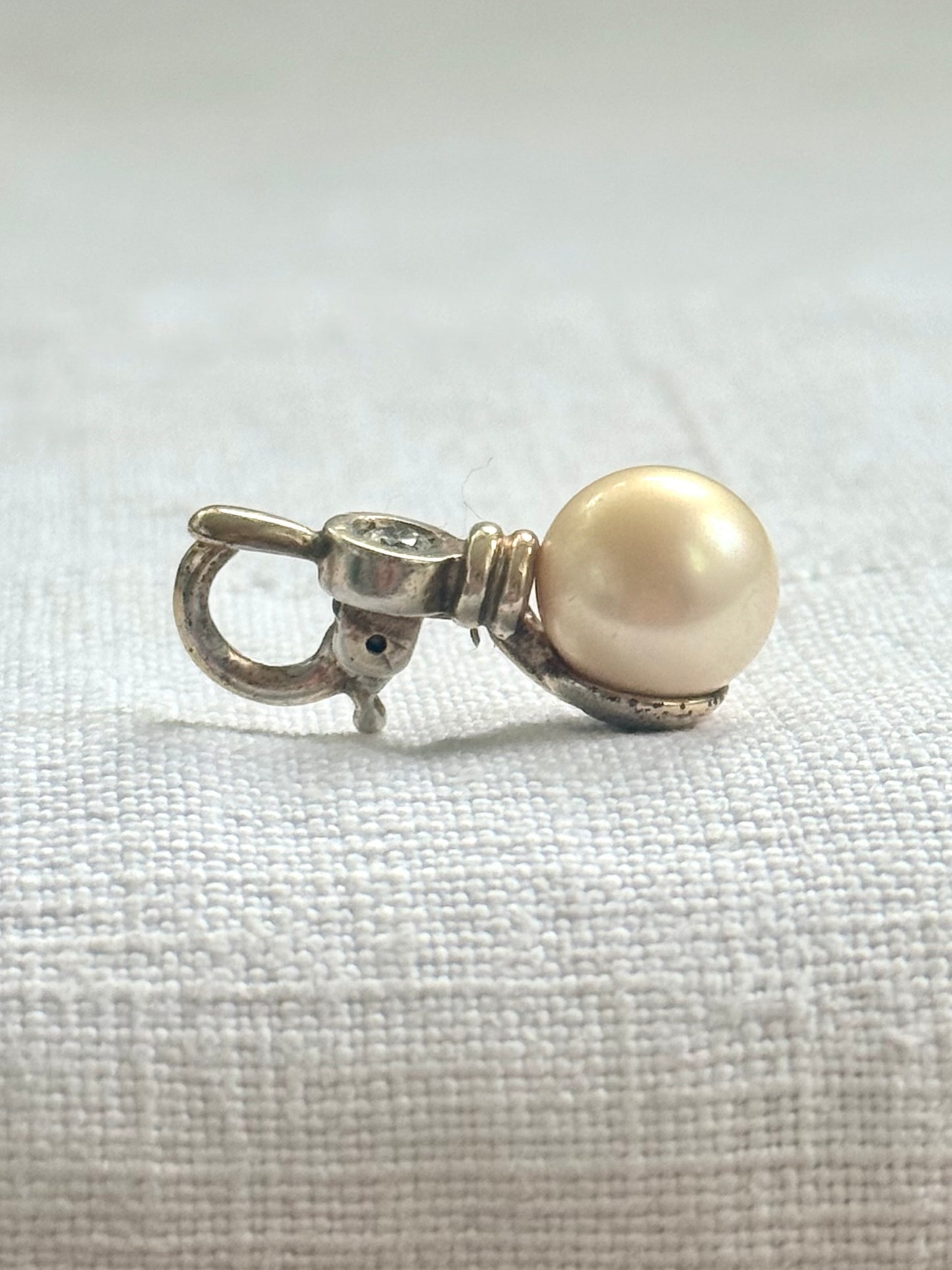 .1990s .925 gold plated Majorica Spanish designer pearl clip on enhancer pendant