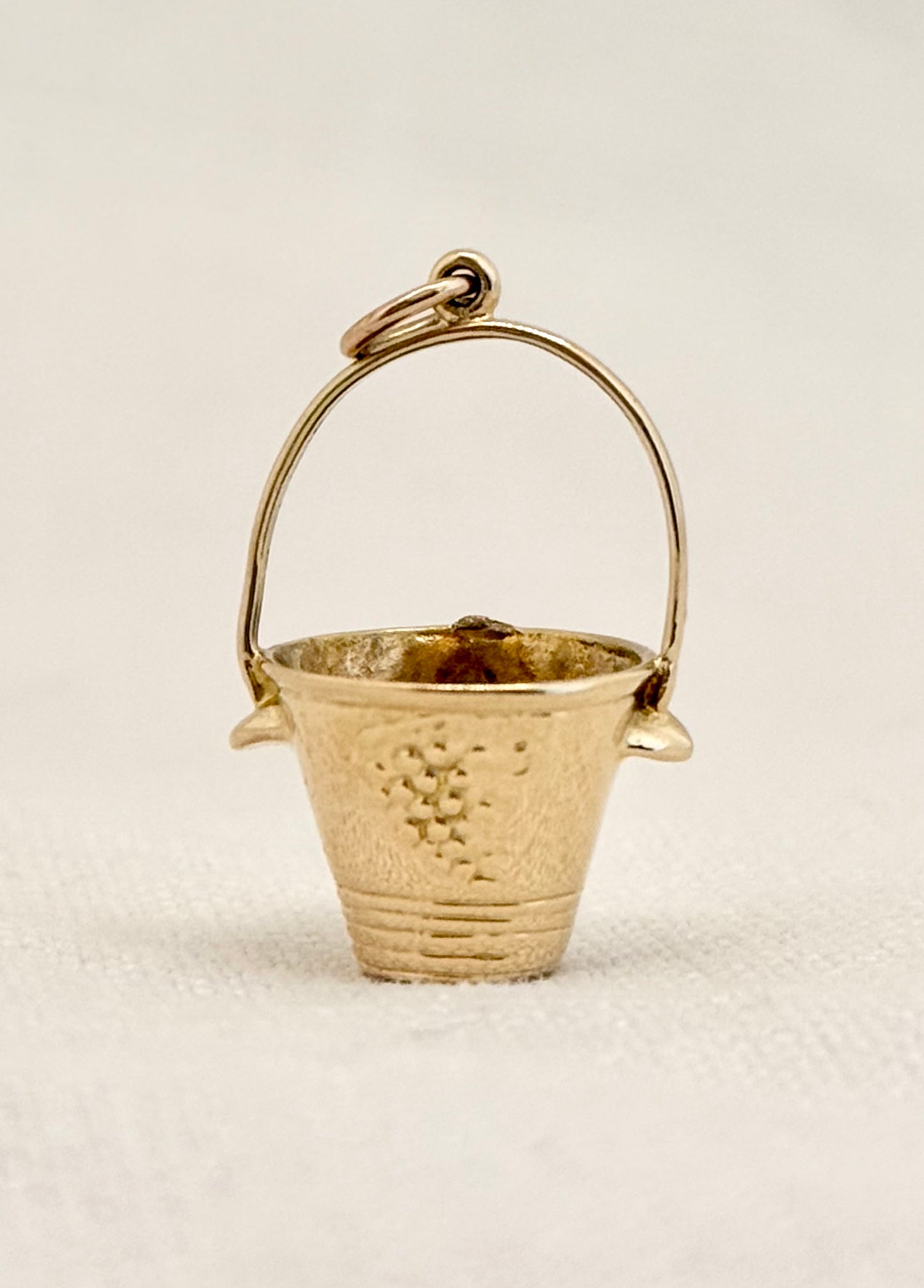.14ct 1960s high carat yellow gold Grape bucket solid gold retro perfect luxury wine bucket charm pendant