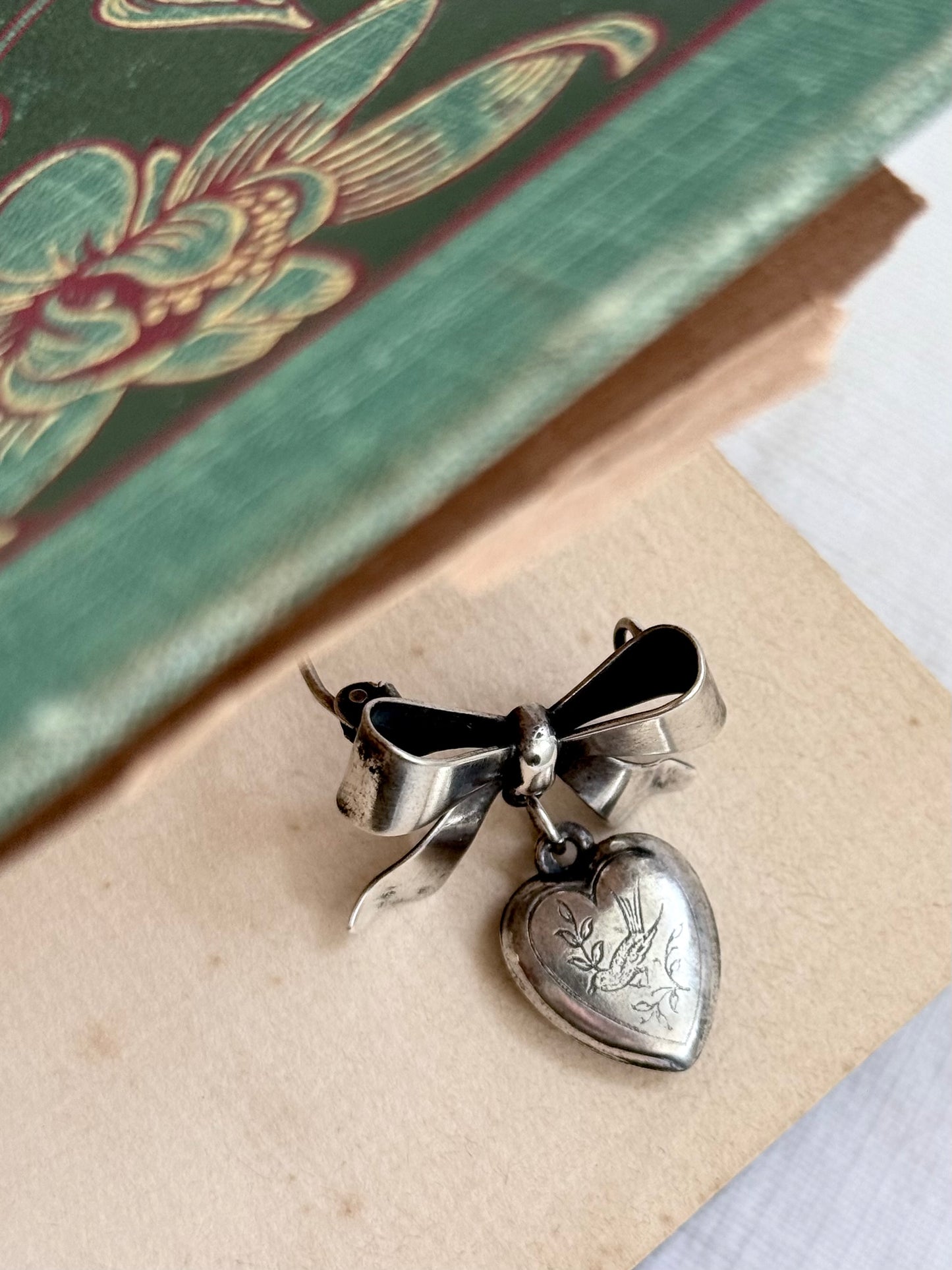 .1940s .1950s .925 Sweetheart heart and bow Swallow sentiment love token brooch