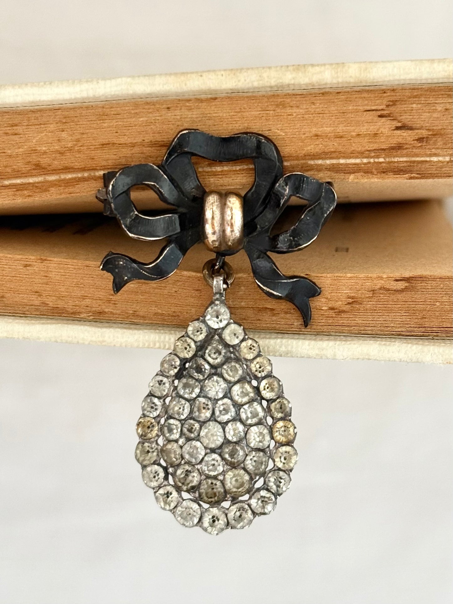 .1714 .1837 .1900s .925 Georgian antique black dot paste historic French Gun Metal bow brooch unit