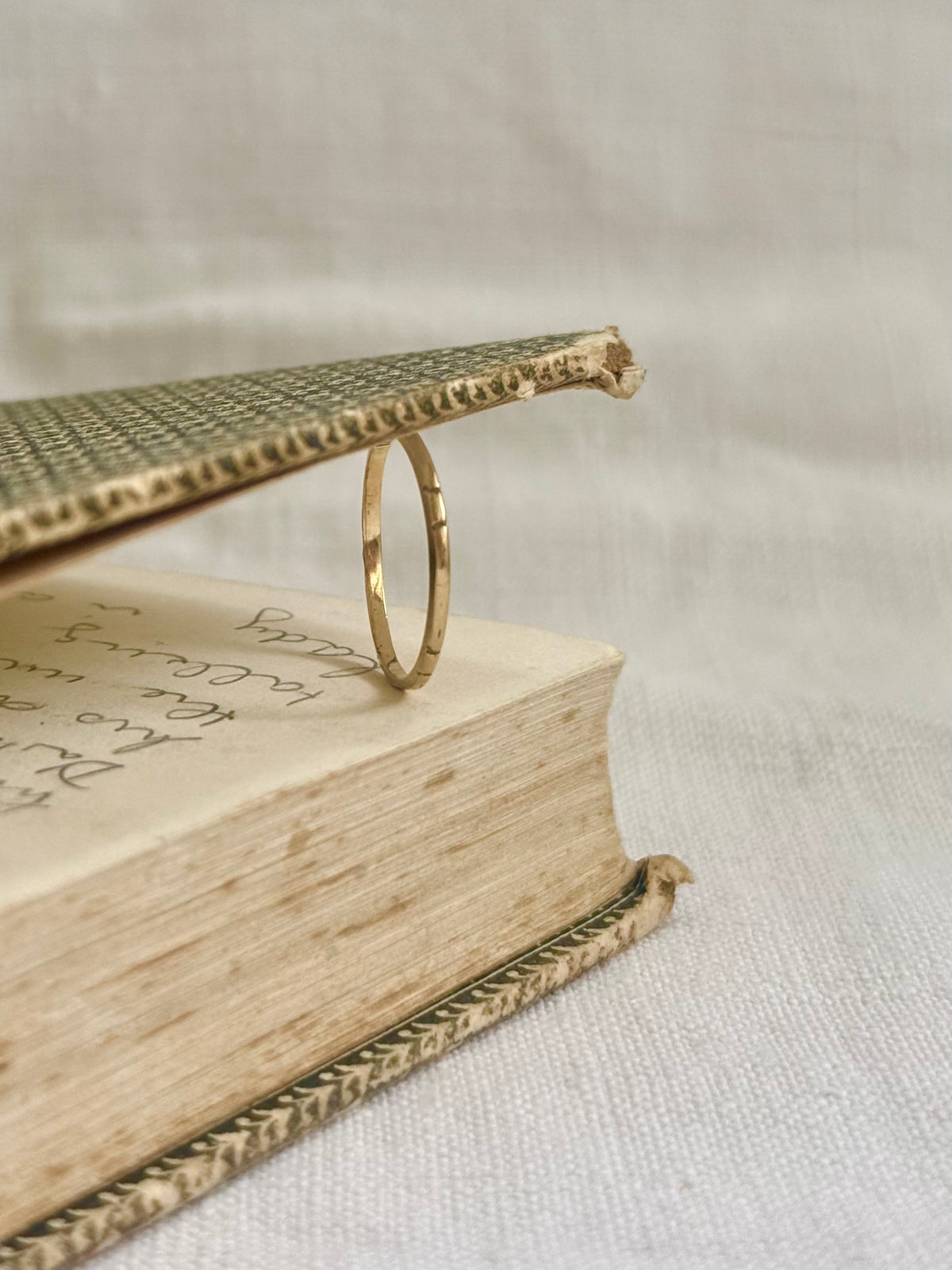 .18ct .750 rich yellow gold antique revival 1.1mm wide texture detailed gold stack ring band