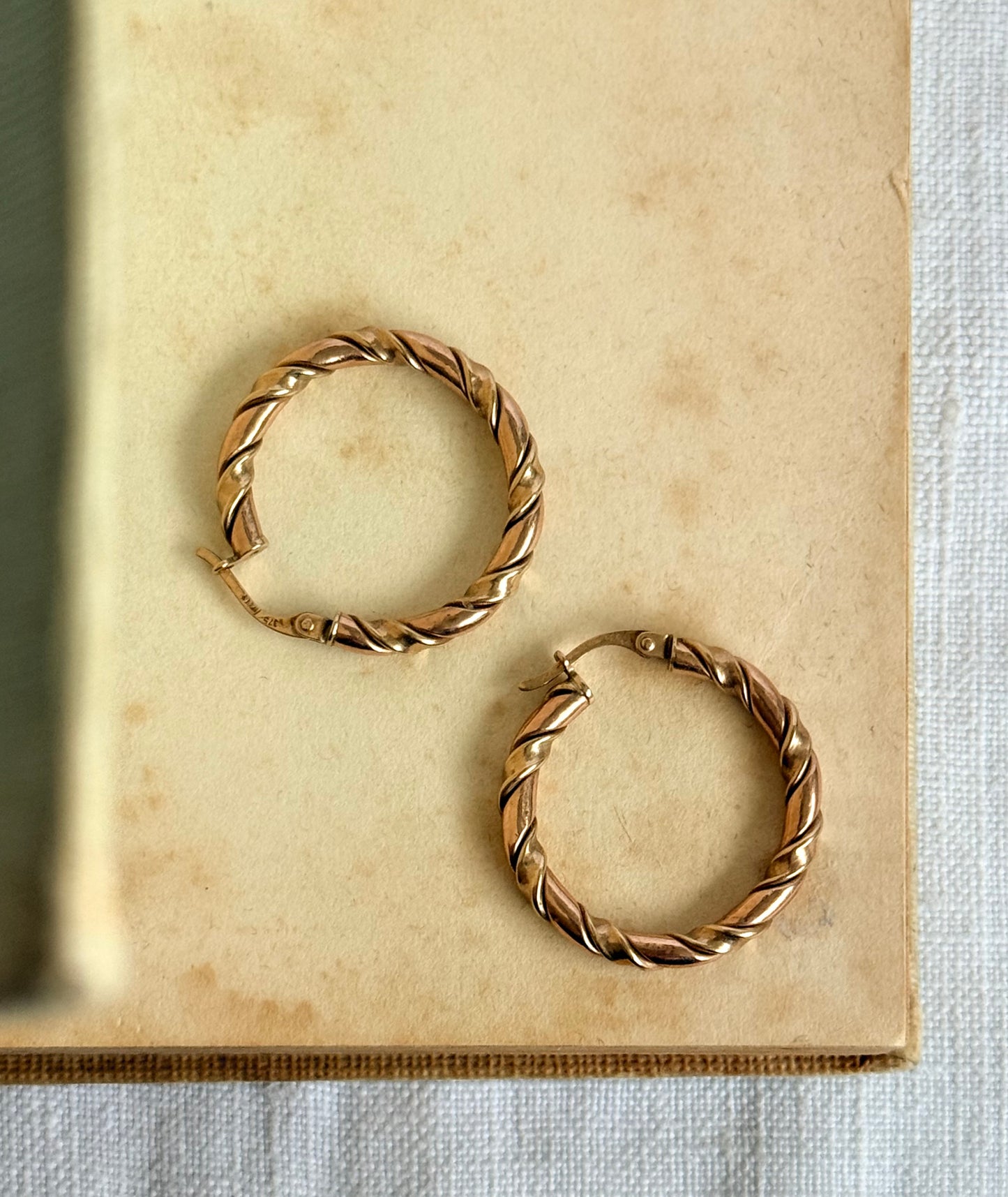.26mm diameter .375 .9ct rose gold and yellow gold twist twirl fancy two tone 9ct gold medium sized hoop huggy gold earrings