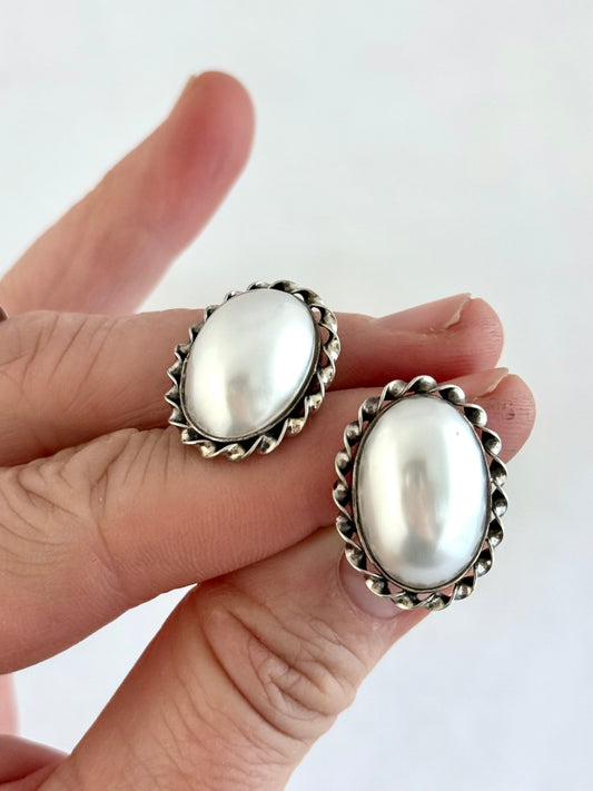 .925 .1990s sterling silver oversized costume Mabe pearl post stud earrings