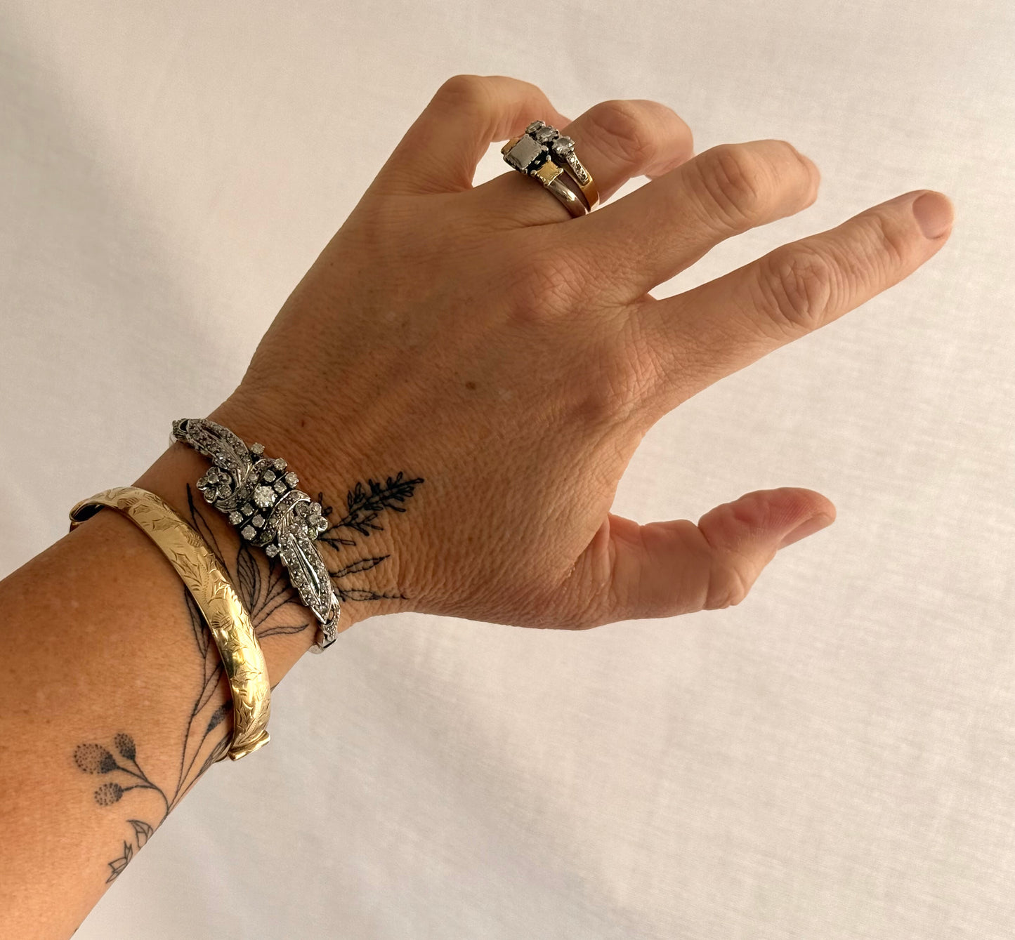 .1920s .2.38ct diamond .9ct white gold Belle Epoque revival clasp bangle