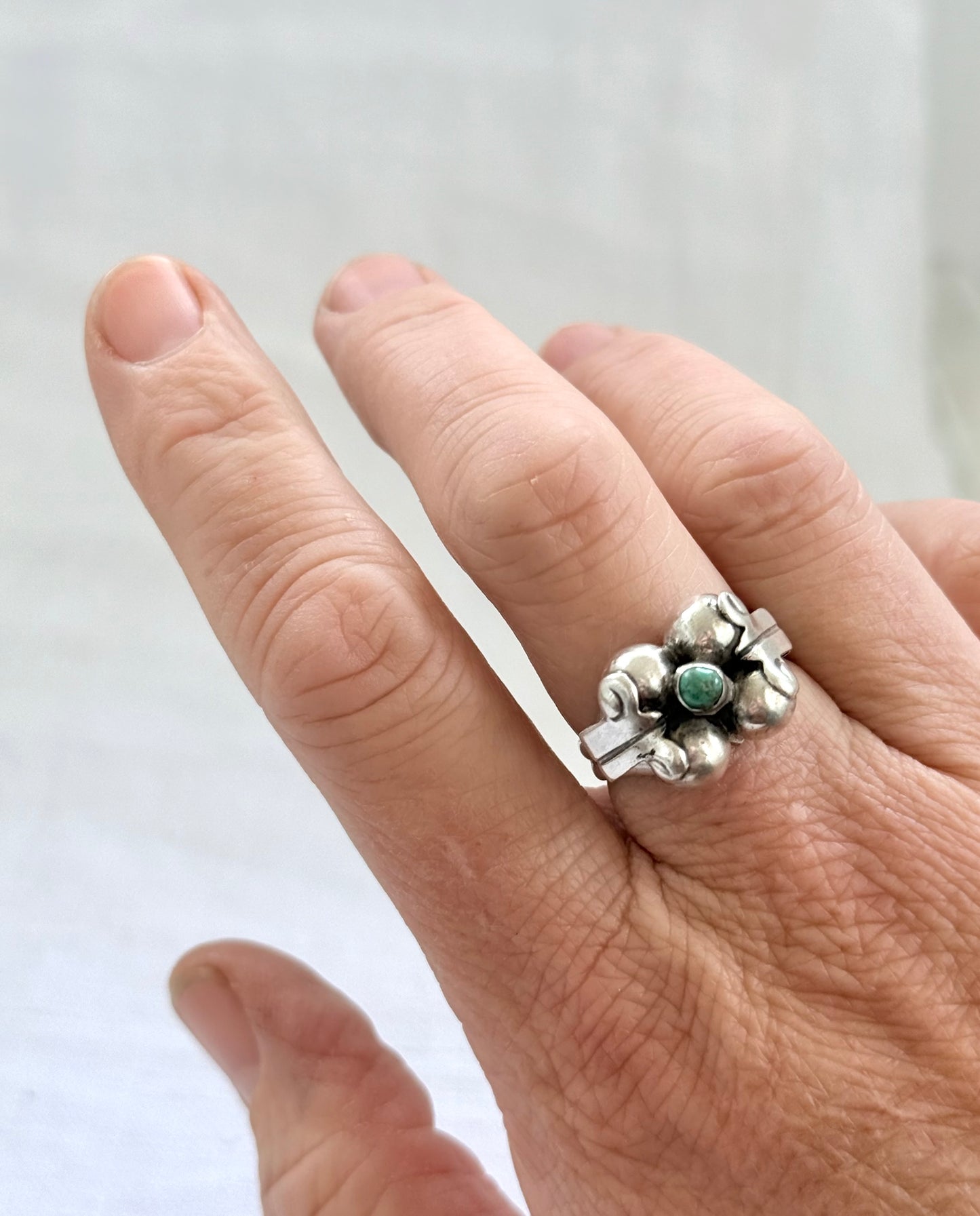 .1940s .925 old Mexico artisan hand forged, hand made architectural collectable silver Turquoise silver repousse ball ring