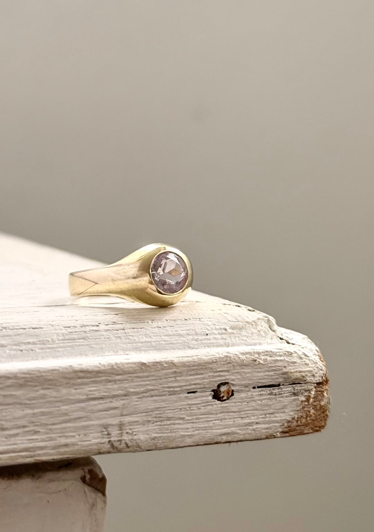 .1970s .375 .9ct Amethyst gemstone modernist 9ct gold classic signet unisex gypsy romantic purple gemstone gold pinky ring