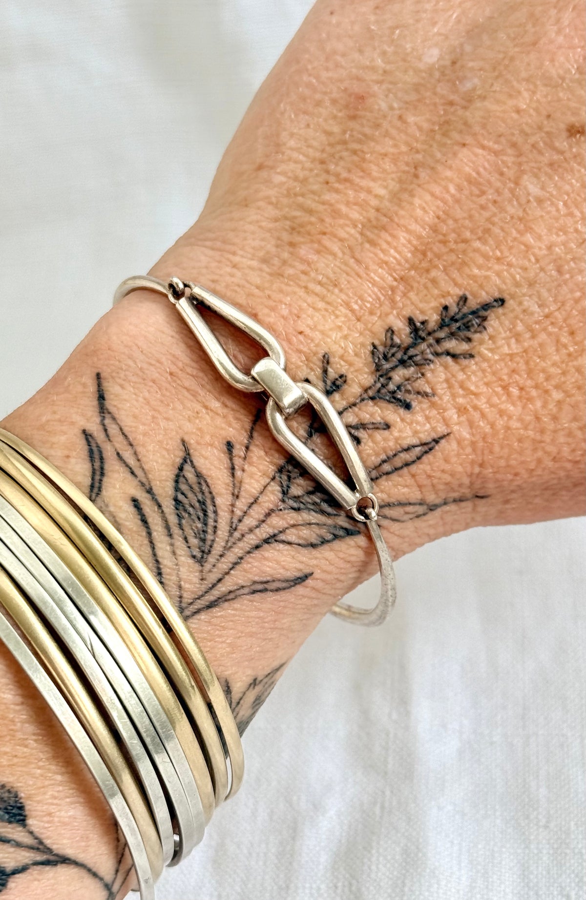 .925 sterling silver geometric form modernist double loop buckle form gate clasp connector solid silver bangle