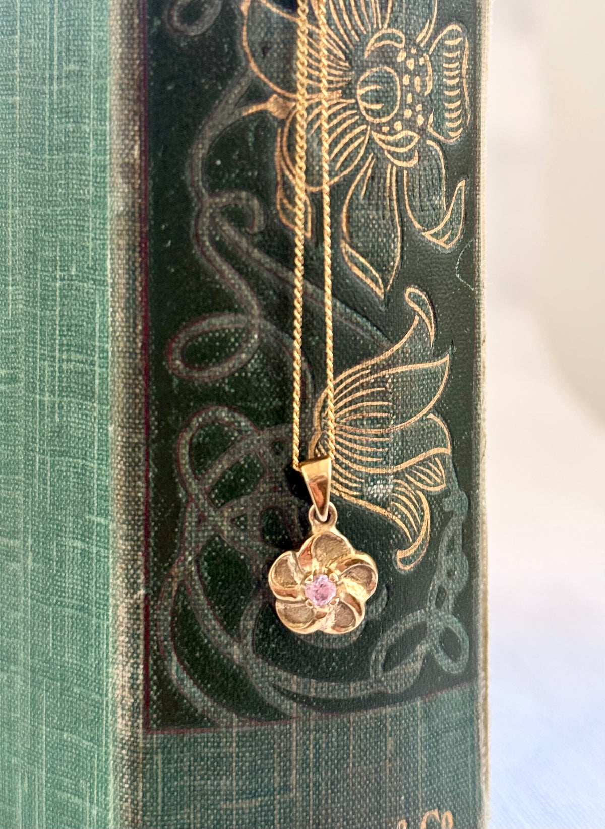 .1970s .375 .9ct gold blossom flower luxury pink stone floral gold pendant on modernist yellow gold chain necklace